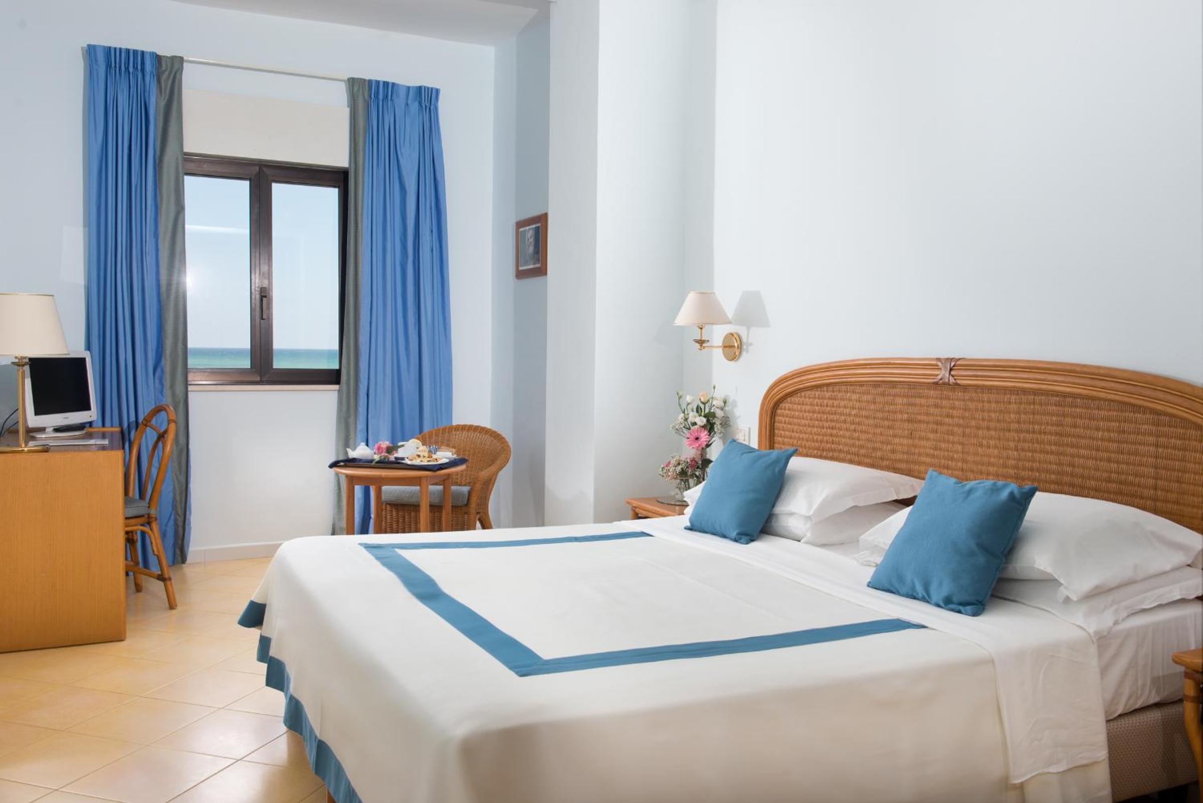 Double Room with Sea View - Photo 5