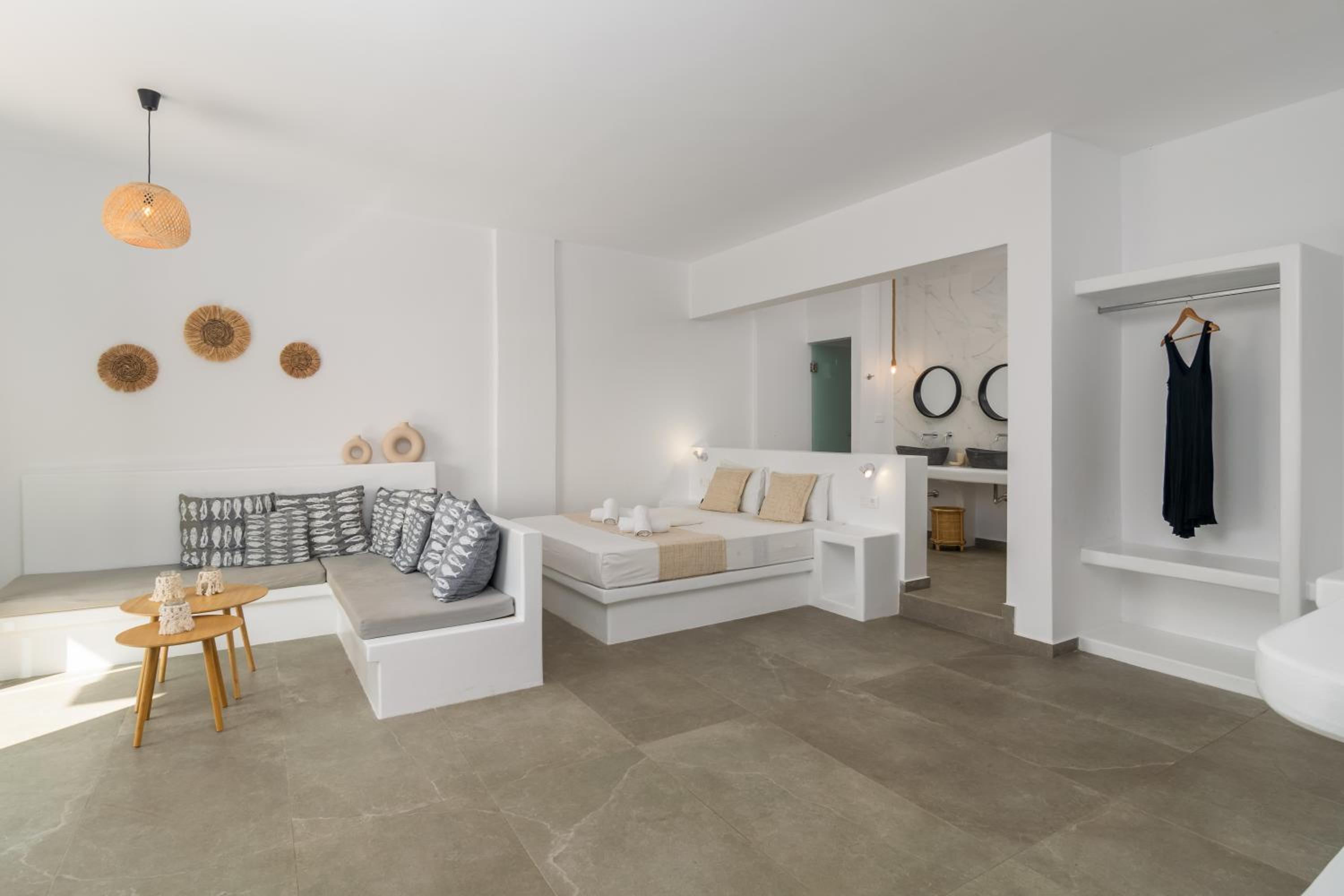 Deluxe Suite with Spa Bath