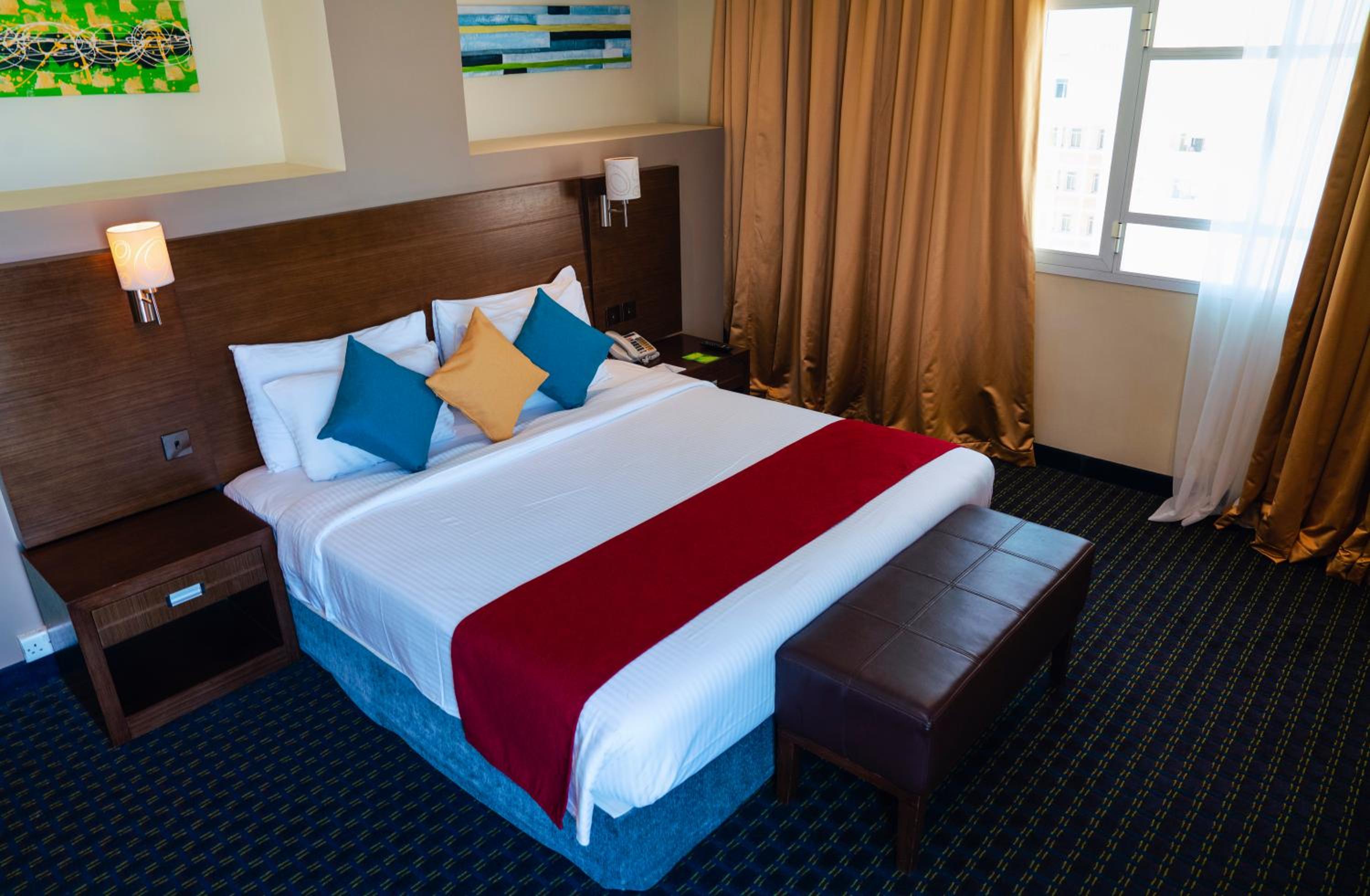 Business King Suite with City View photo 3
