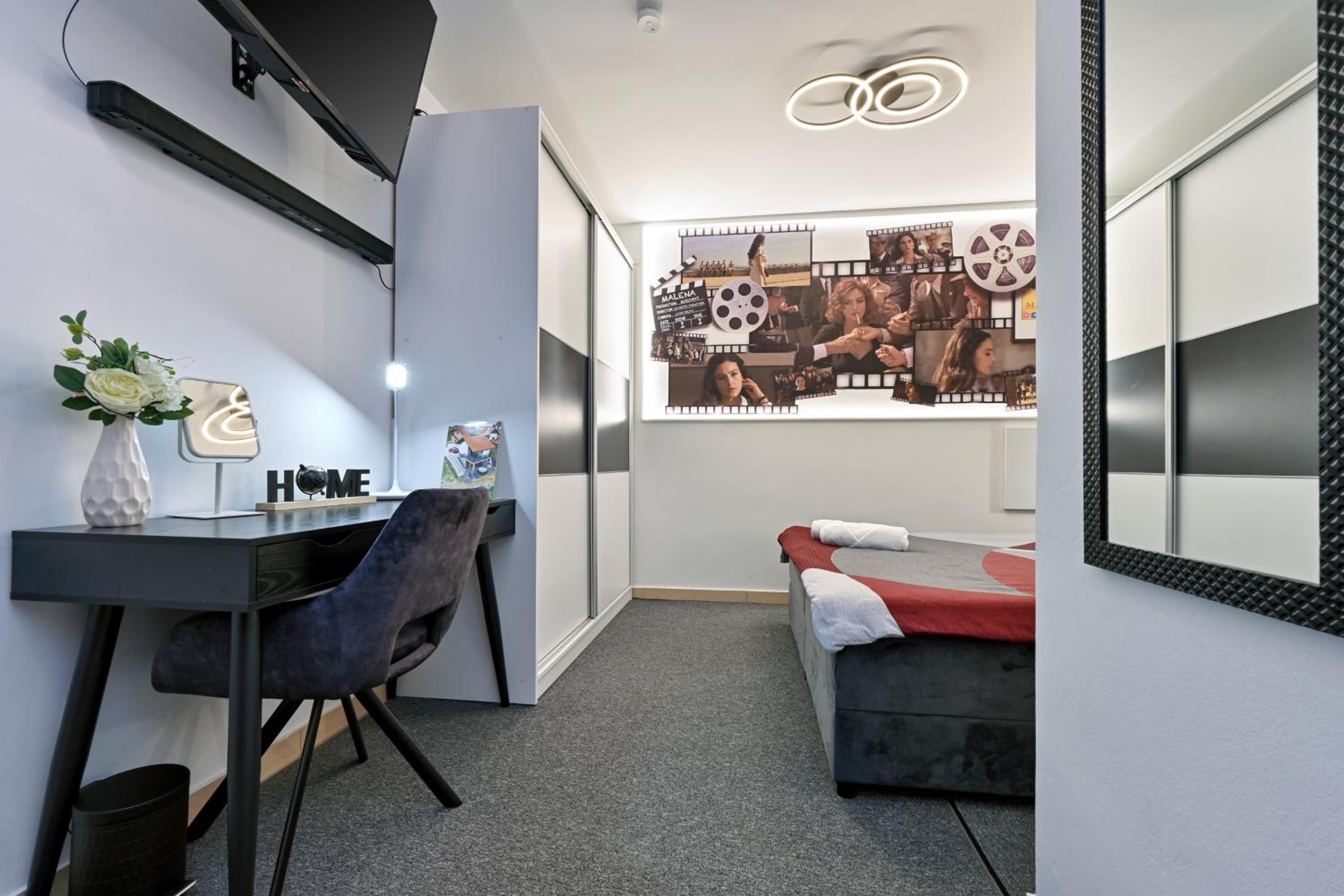 One-Bedroom House photo 1
