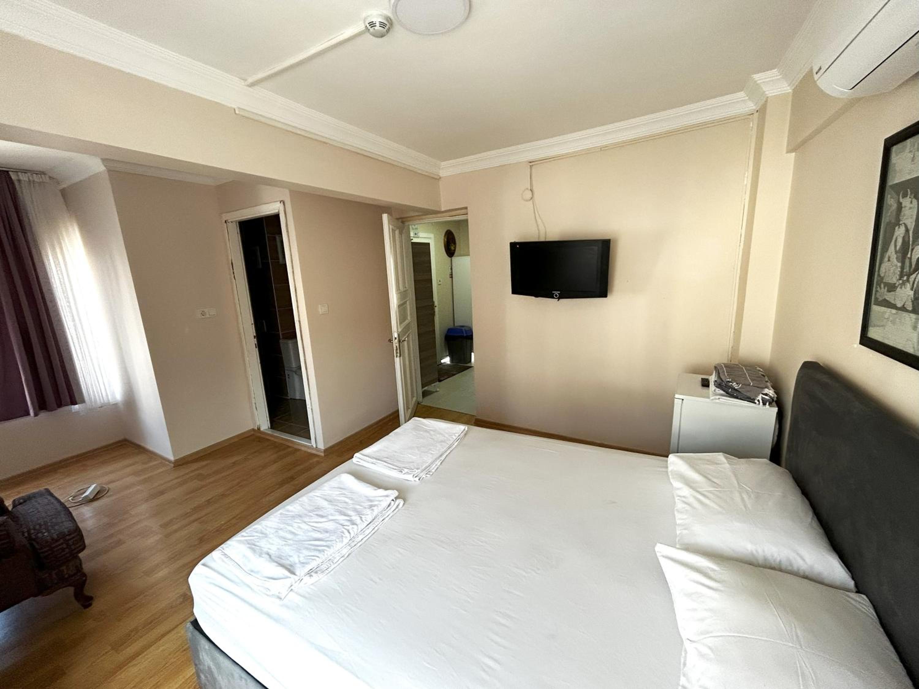 Comfort Triple Room with Shower photo 1