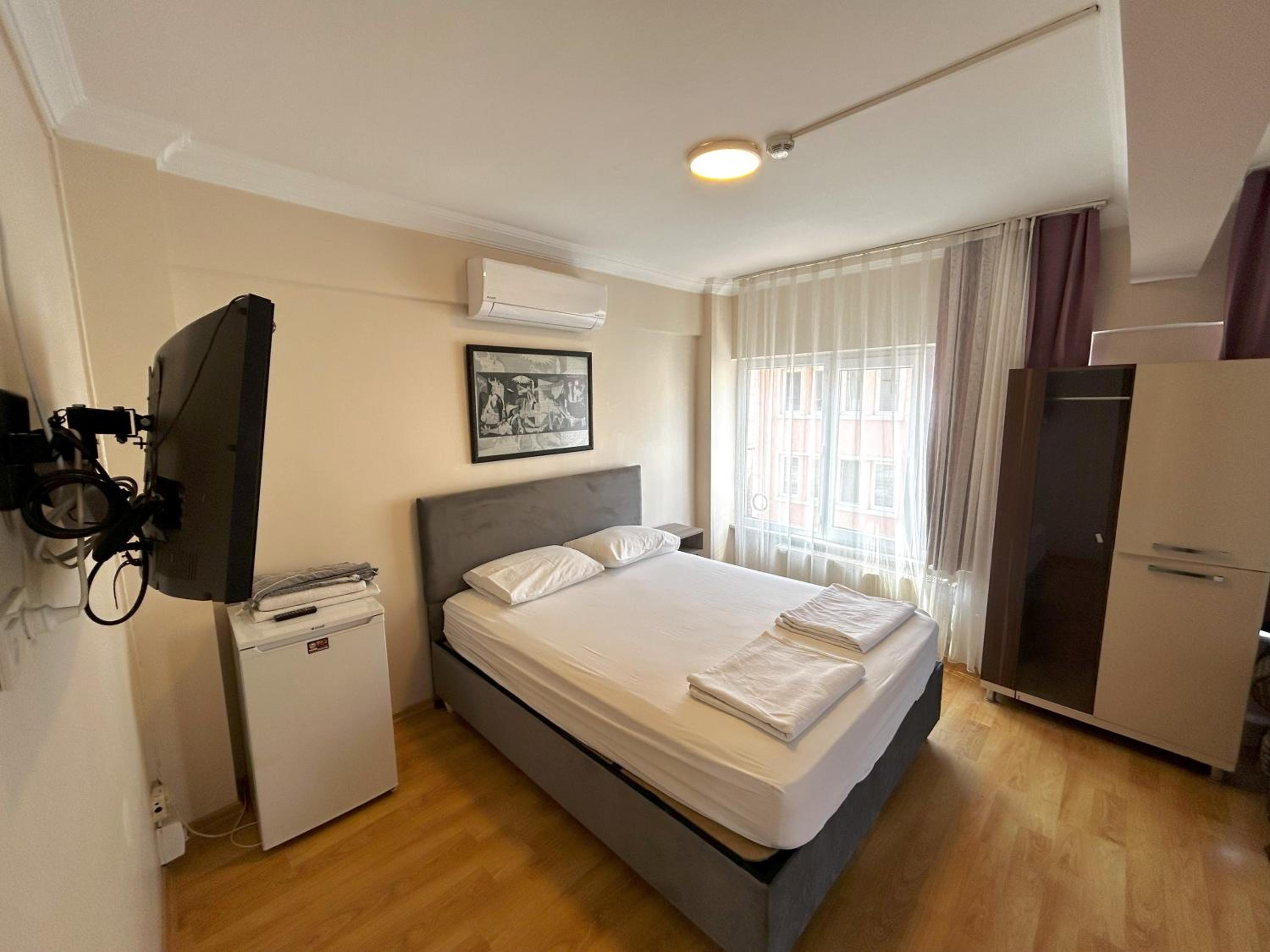 Comfort Triple Room with Shower photo 3