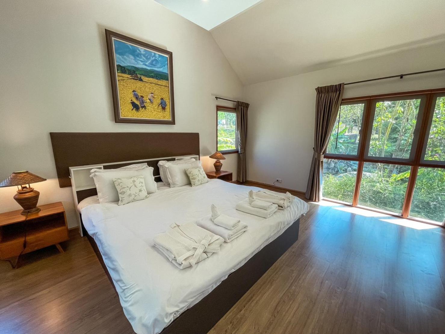 Deluxe King Suite photo 2