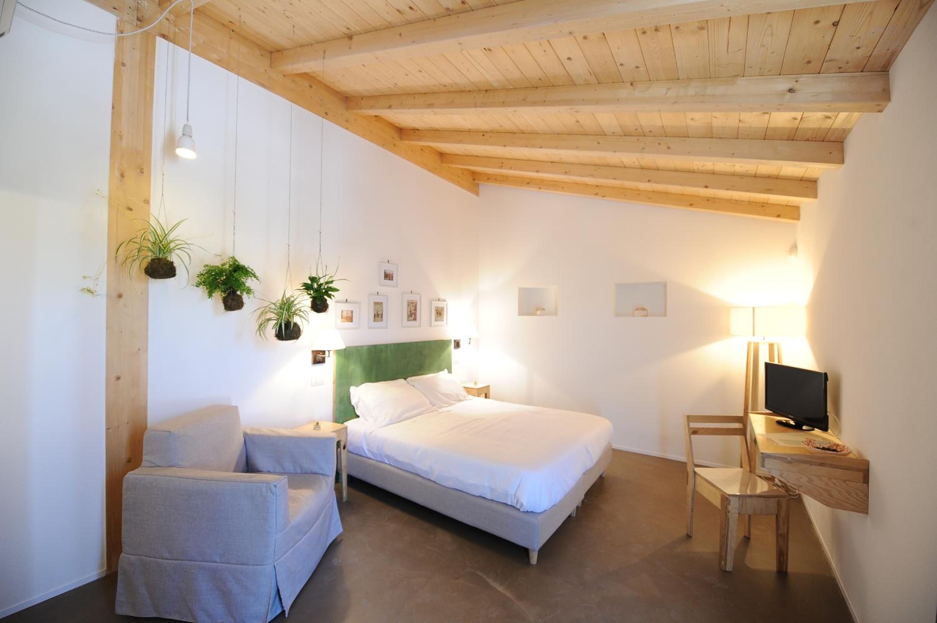 Triple Room with Private Bathroom - Photo 3