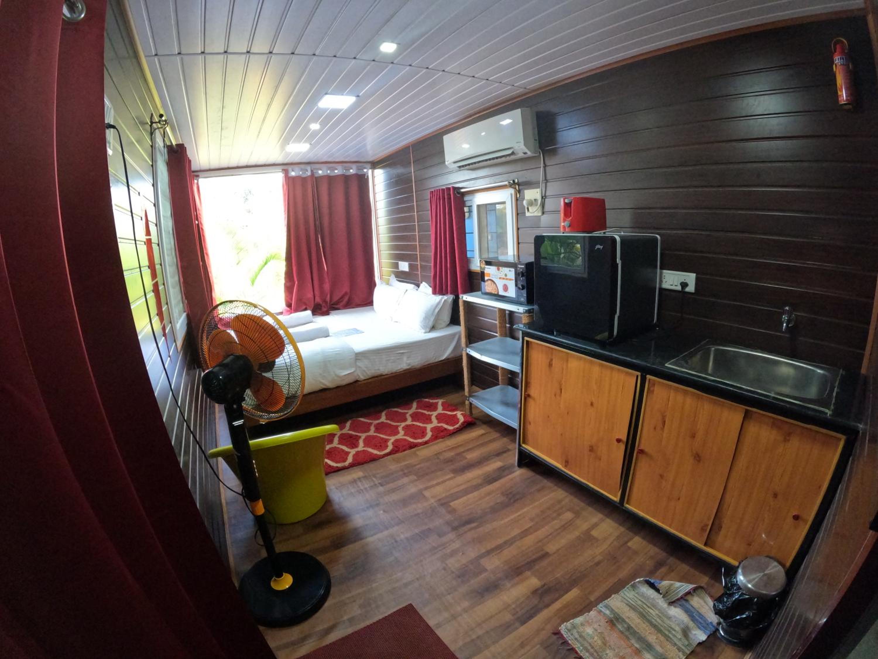 Studio with Pool View photo 1