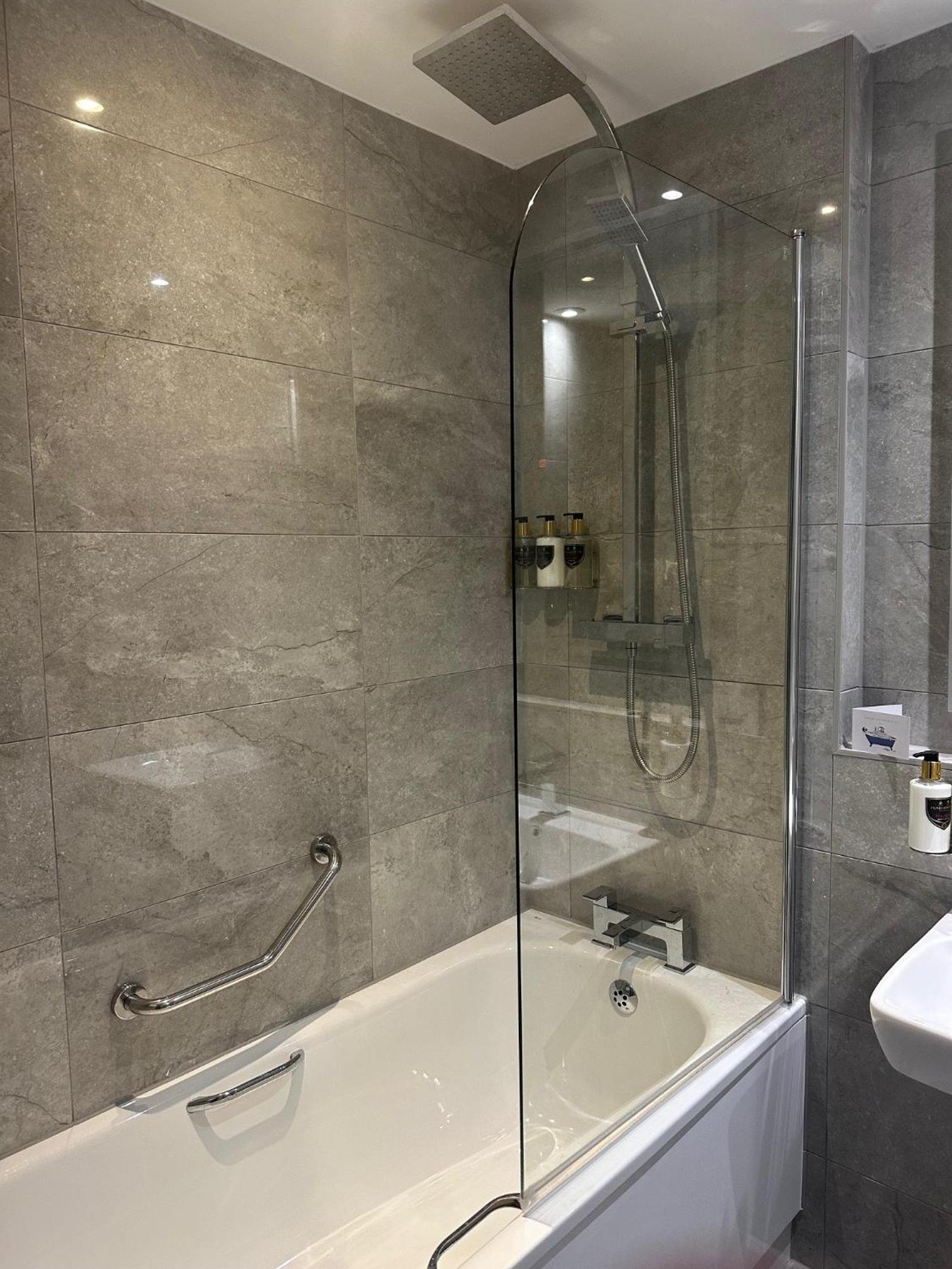 Deluxe Double Room with Lake View - Photo 3