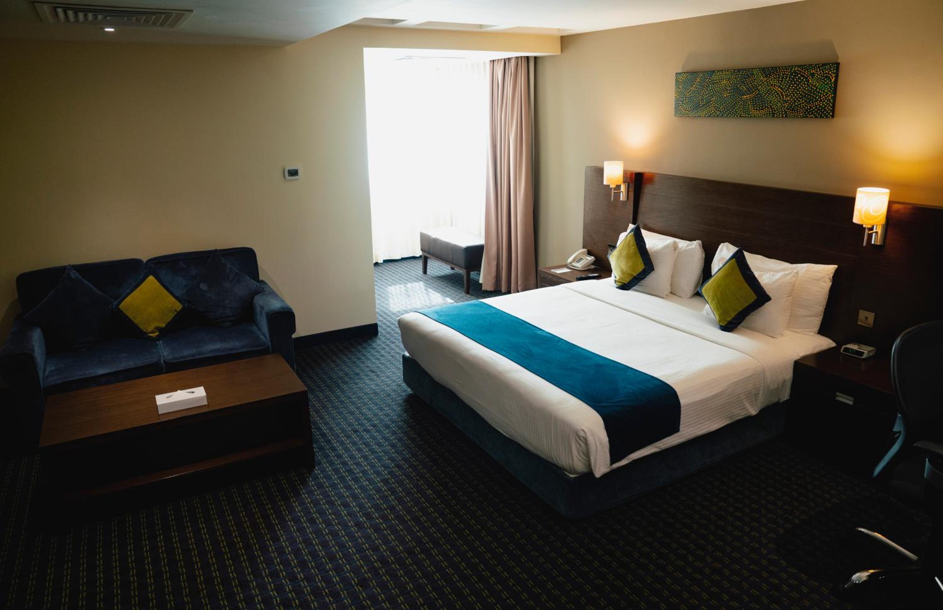 Superior King Room with City View - Smoking