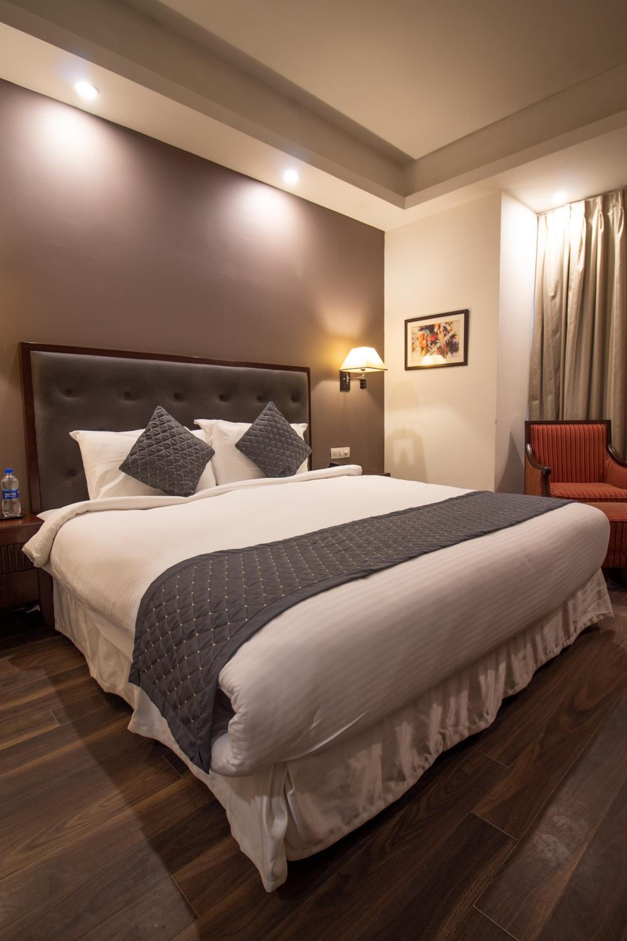 Budget Double Room photo 3