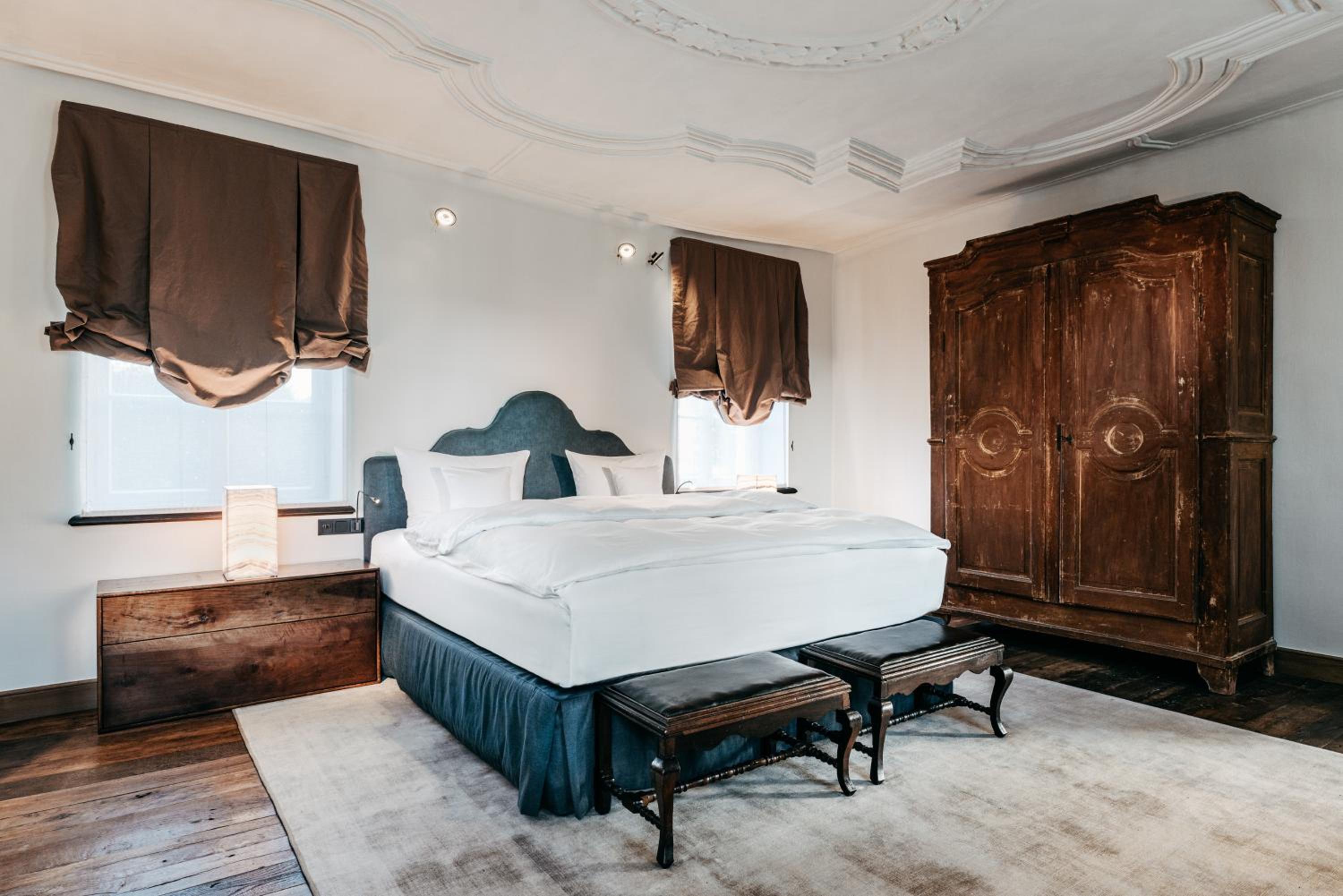 Suite with Balcony - Old Building