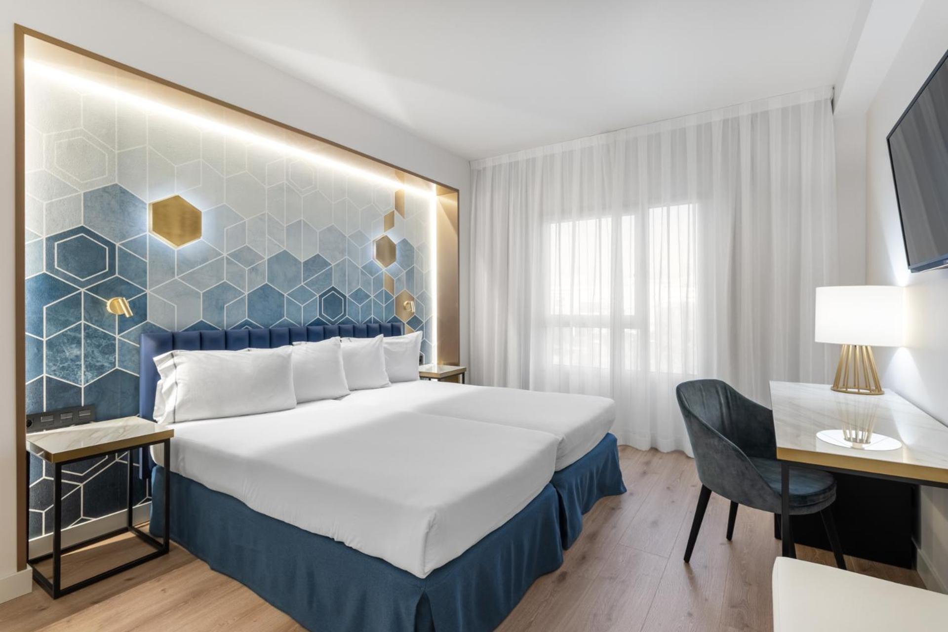 Double Room with Extra Bed - Photo 2