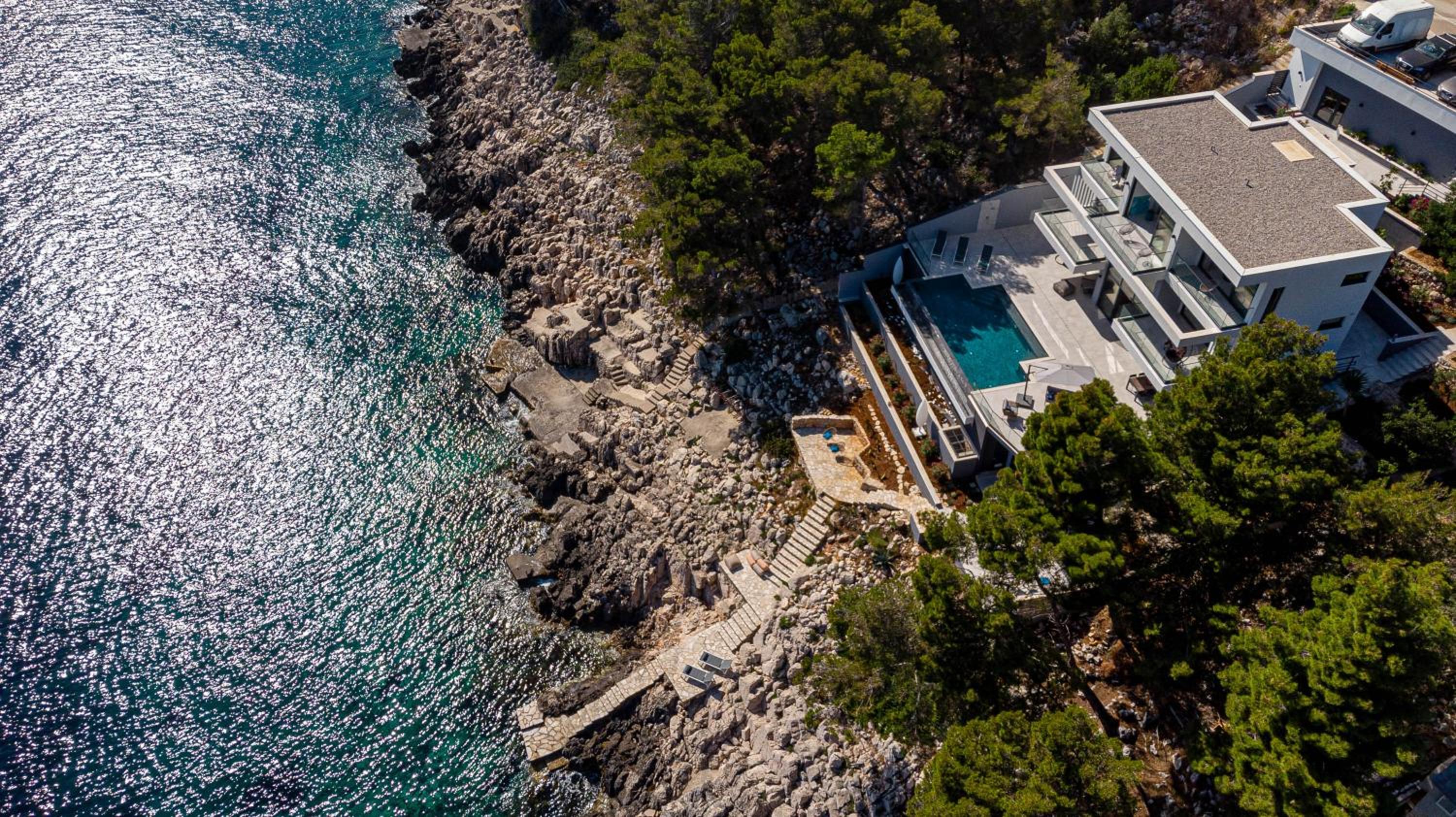 Villa photo 2