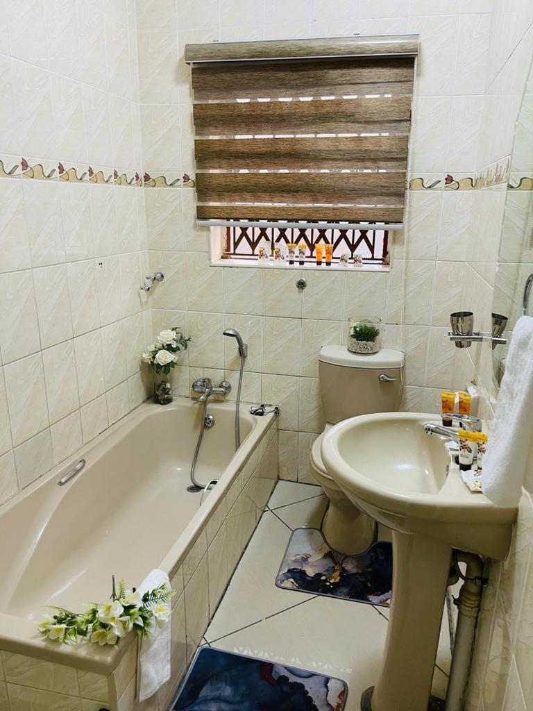 Double Room With Private Bathroom photo 2