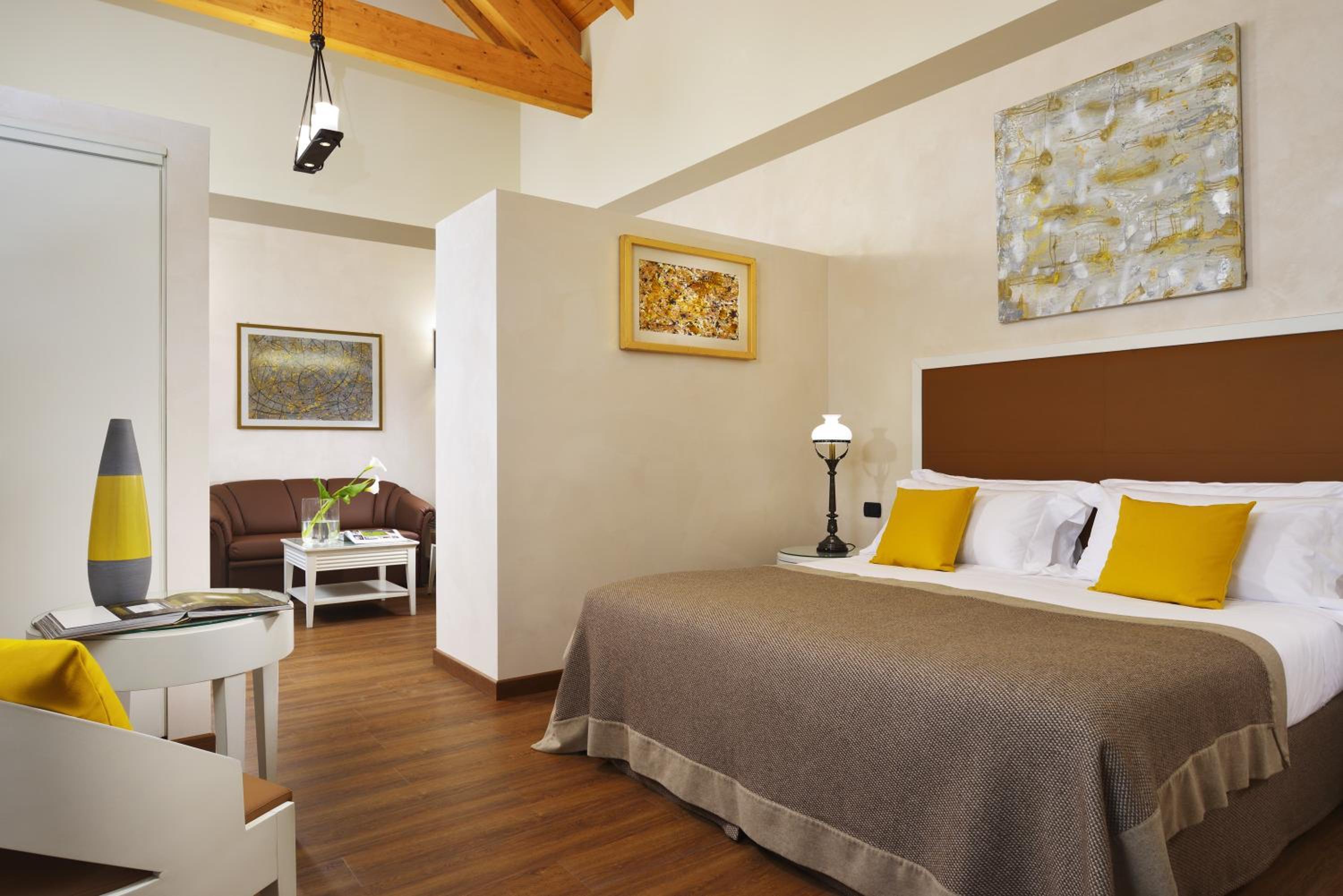 Superior Suite - Photo 6