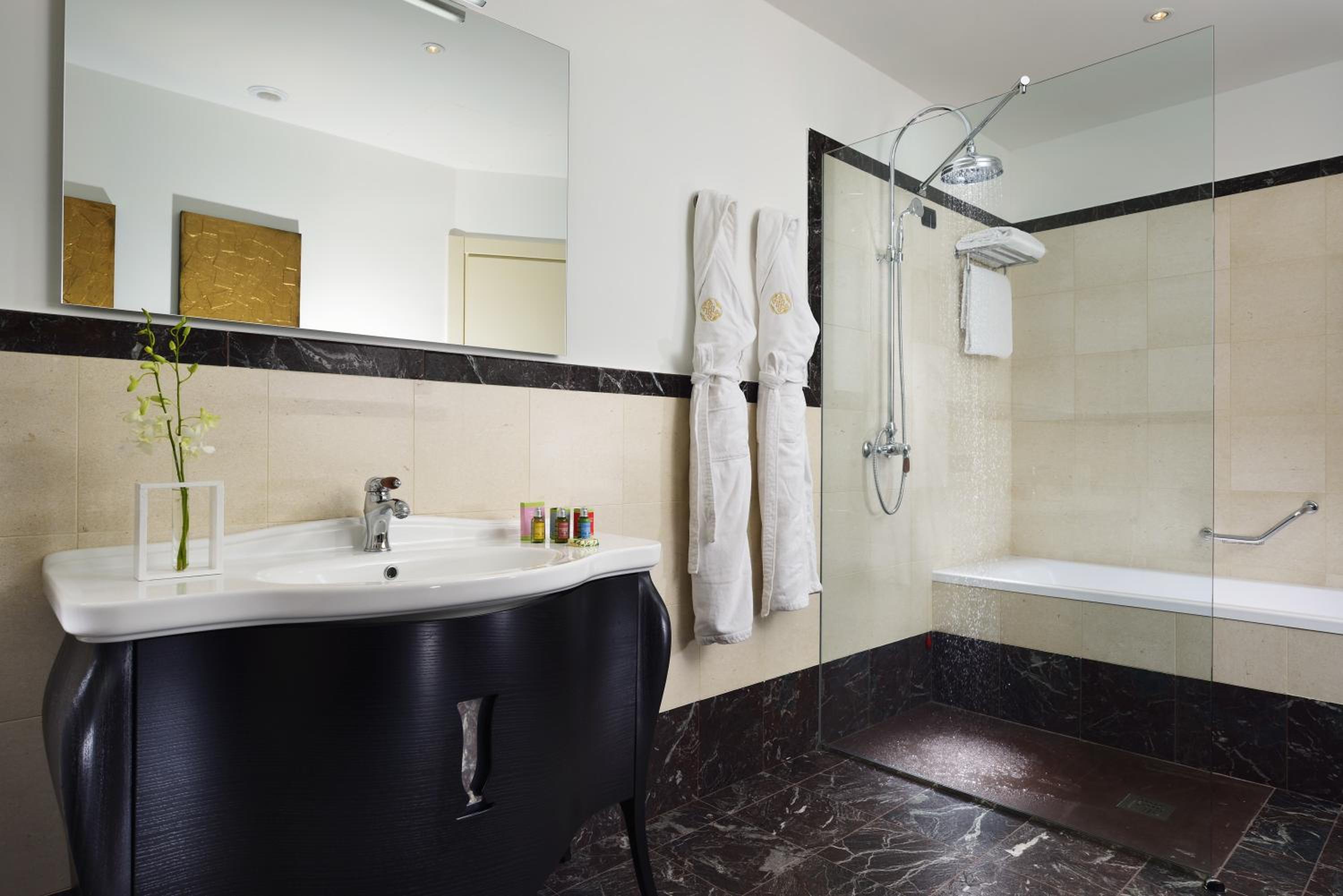 Deluxe Double Room - Photo 7