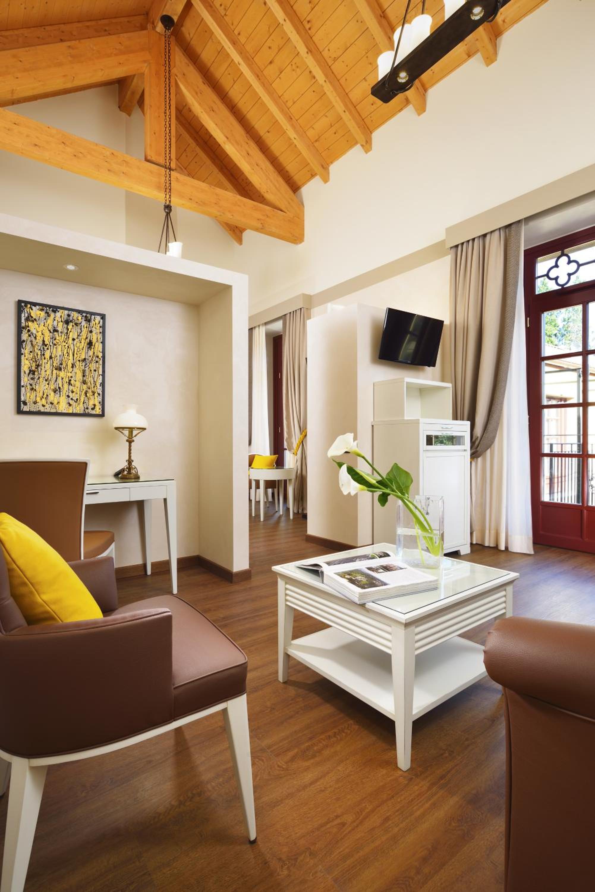 Superior Suite - Photo 4
