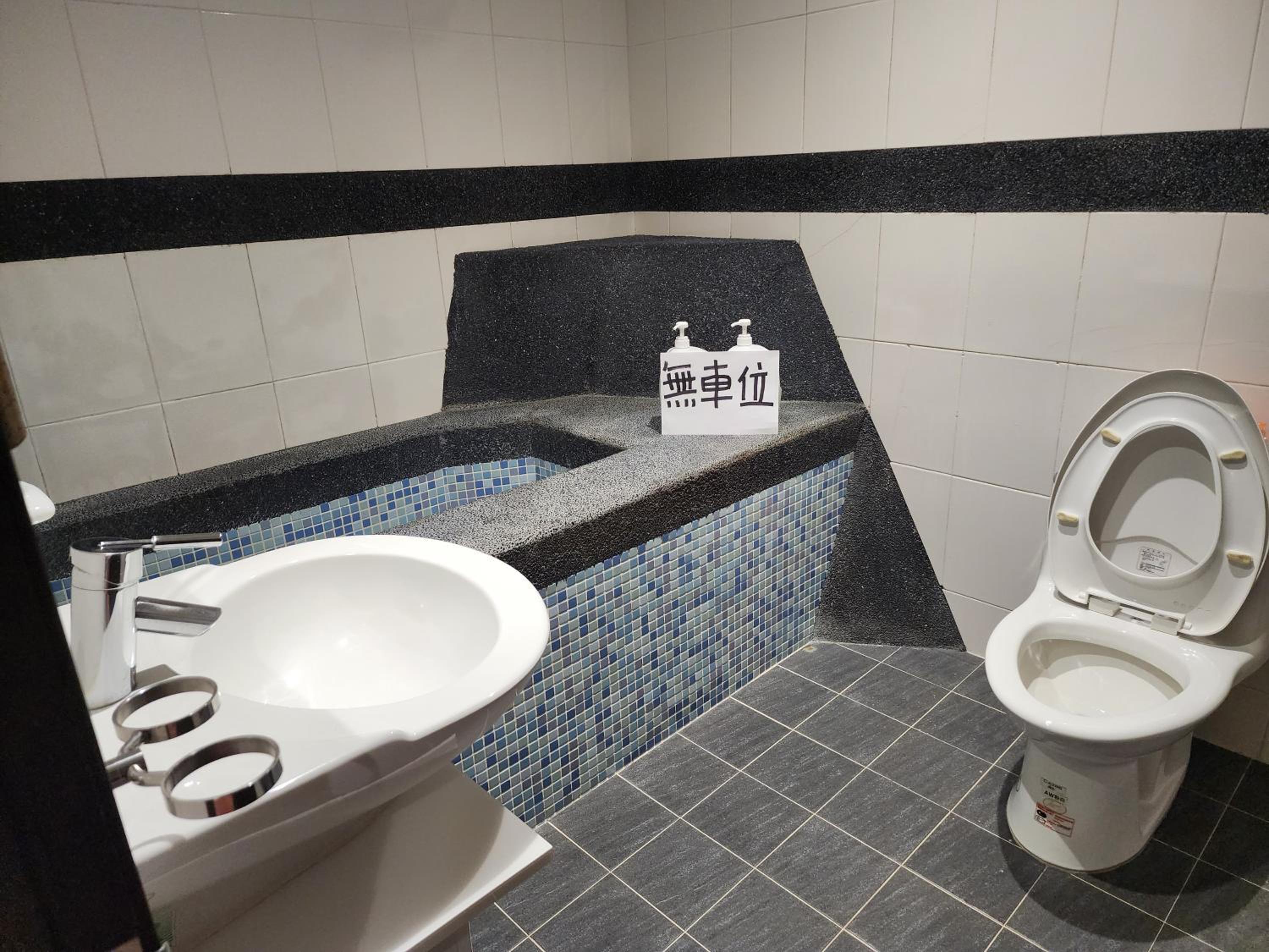 Double Room with Private Bathroom photo 2
