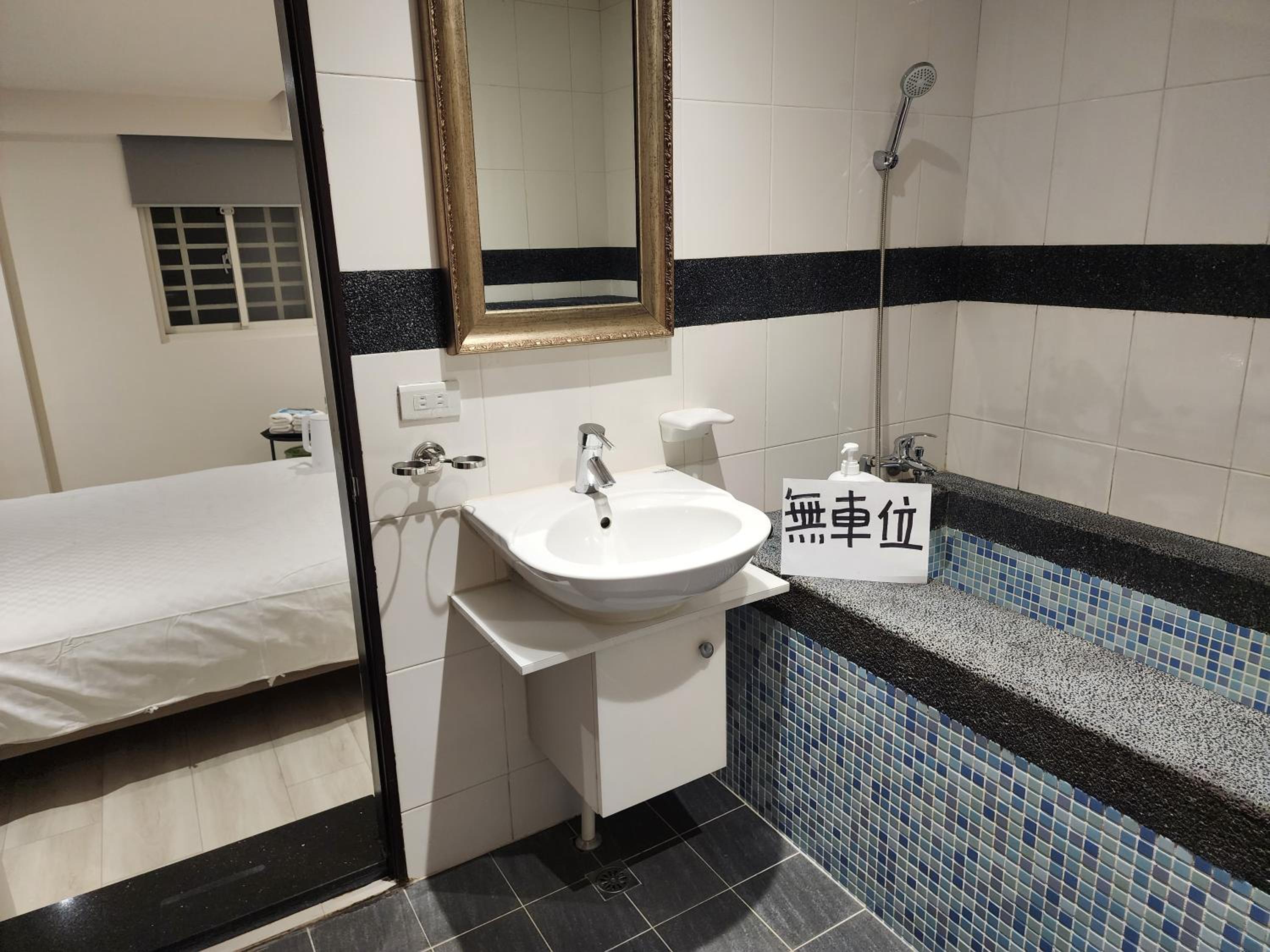 Double Room with Private Bathroom photo 3