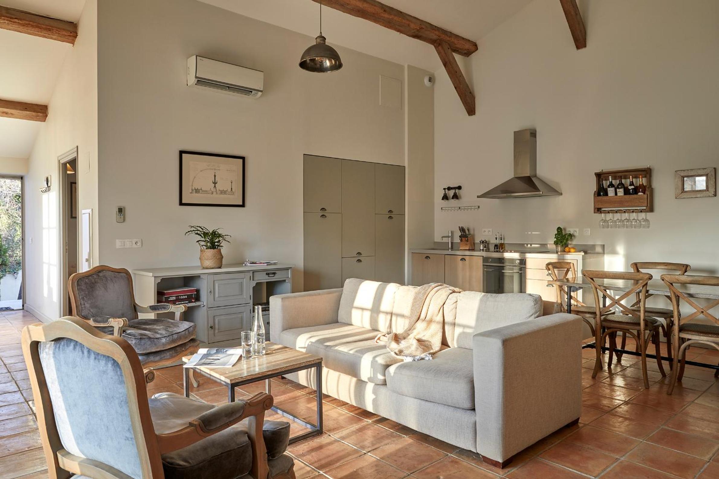 Two-Bedroom House with Terrace or Garden - Vendangeurs  - Photo 9