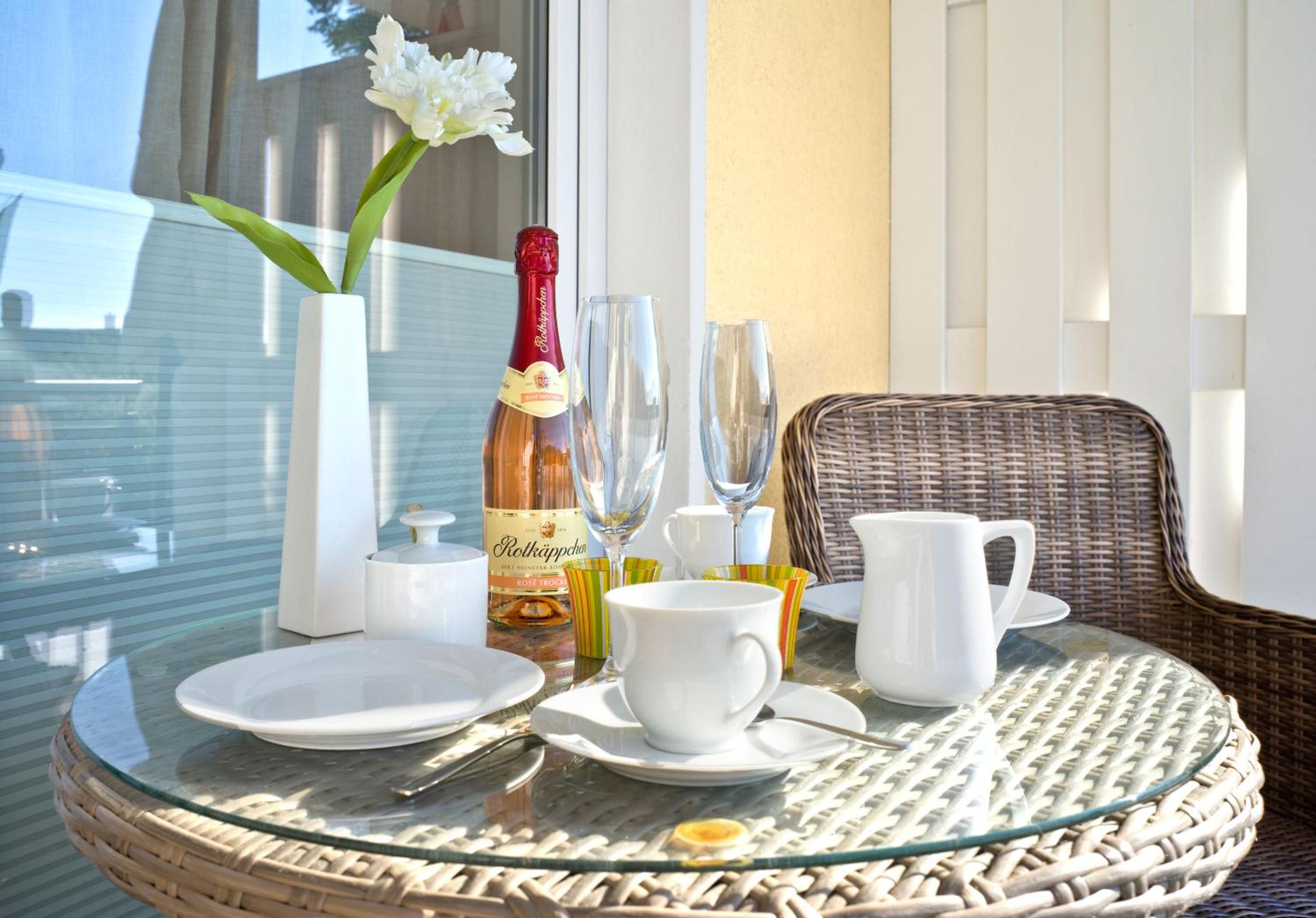 Apartment with Balcony photo 2