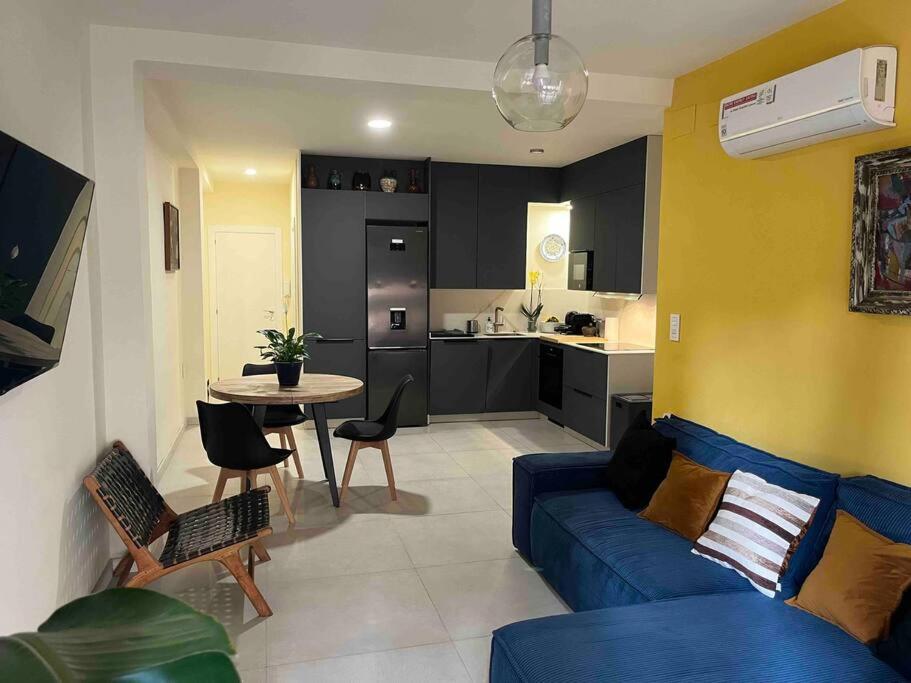 Apartamento de dos habitaciones con balcón