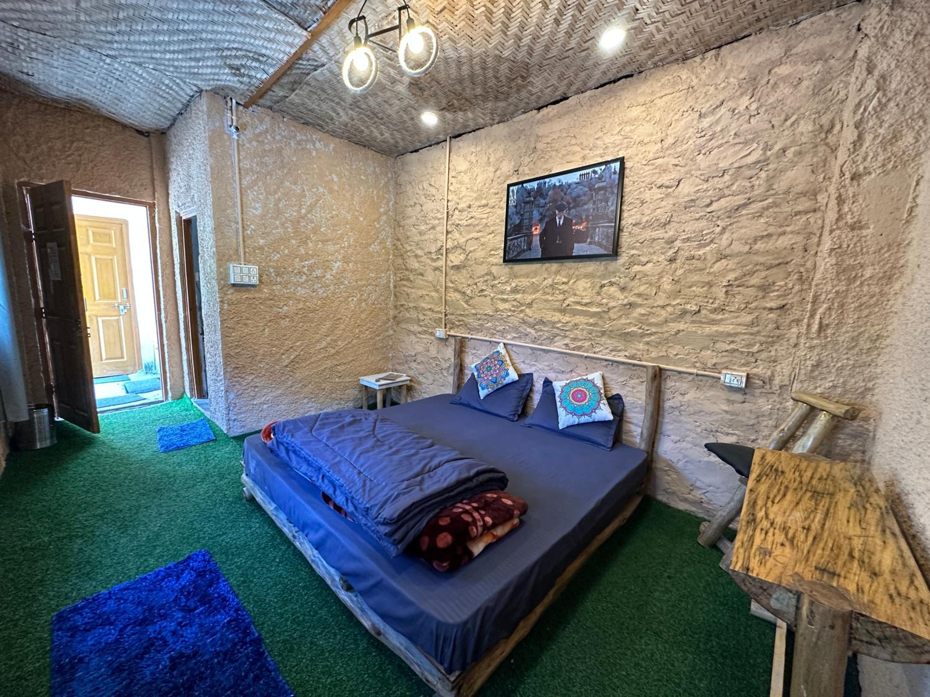Double Room With Private Bathroom - Photo 1