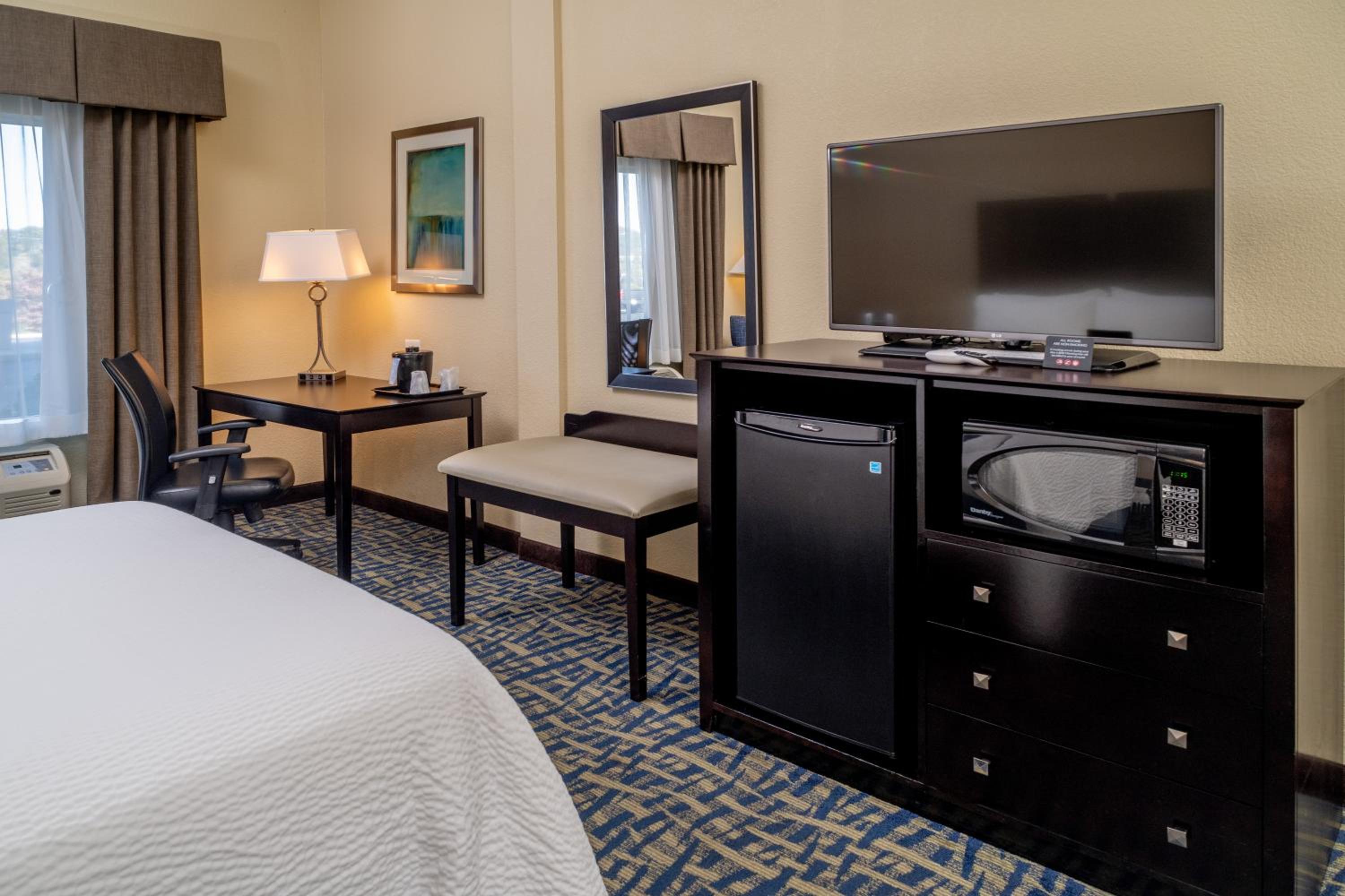 Standard King Room photo 3