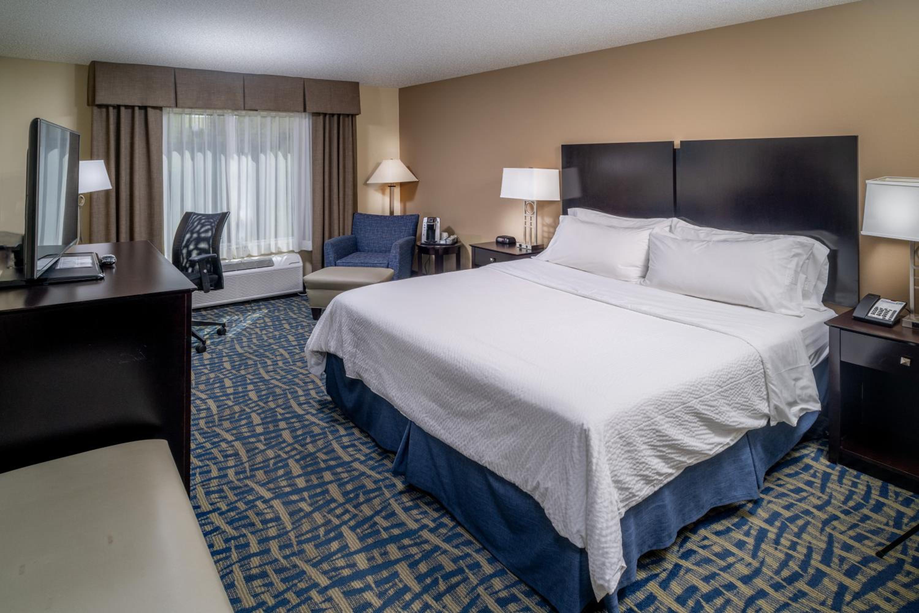 Standard King Room photo 1