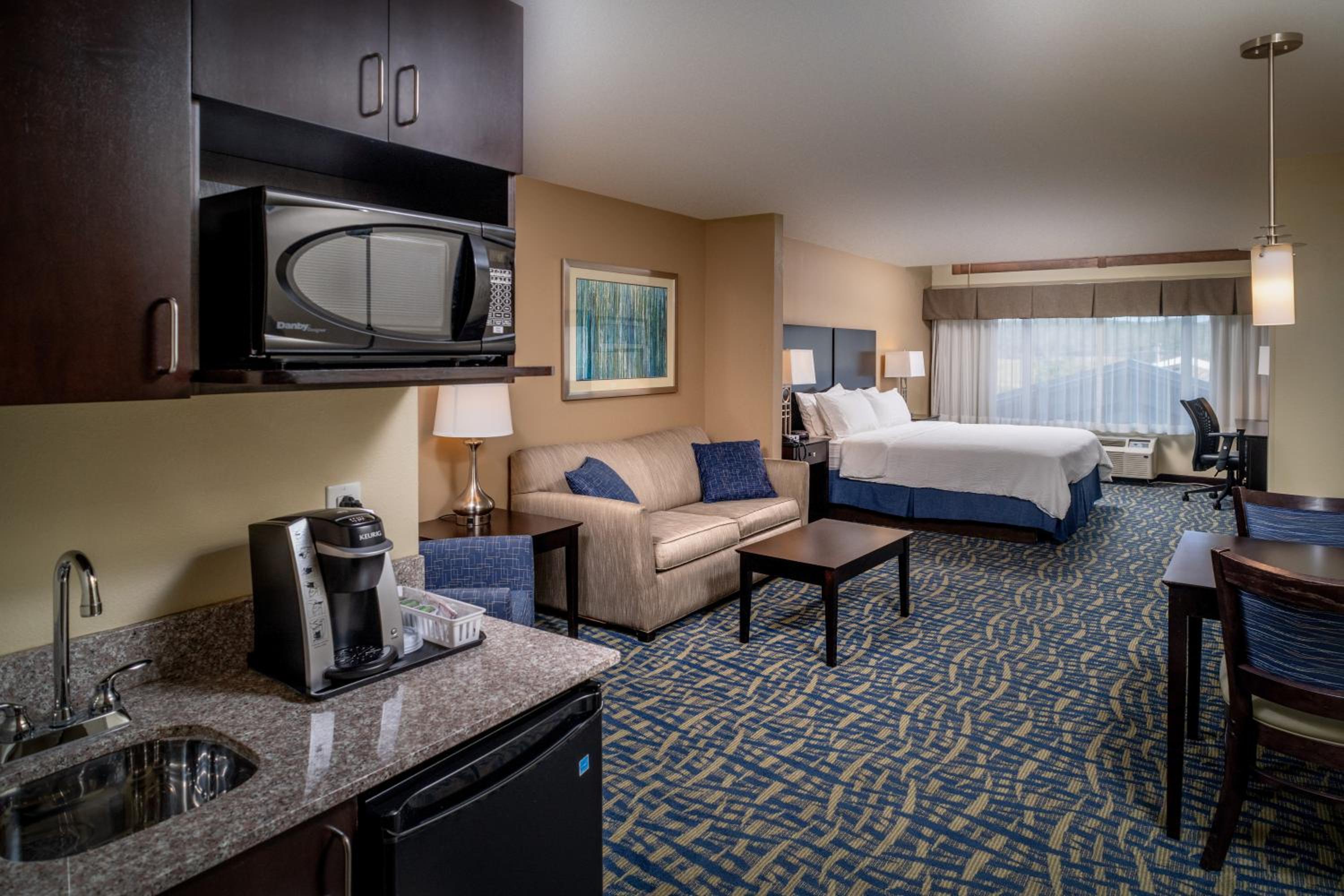 Queen Room with Two Queen Beds - Disability Access with Bath Tub photo 1