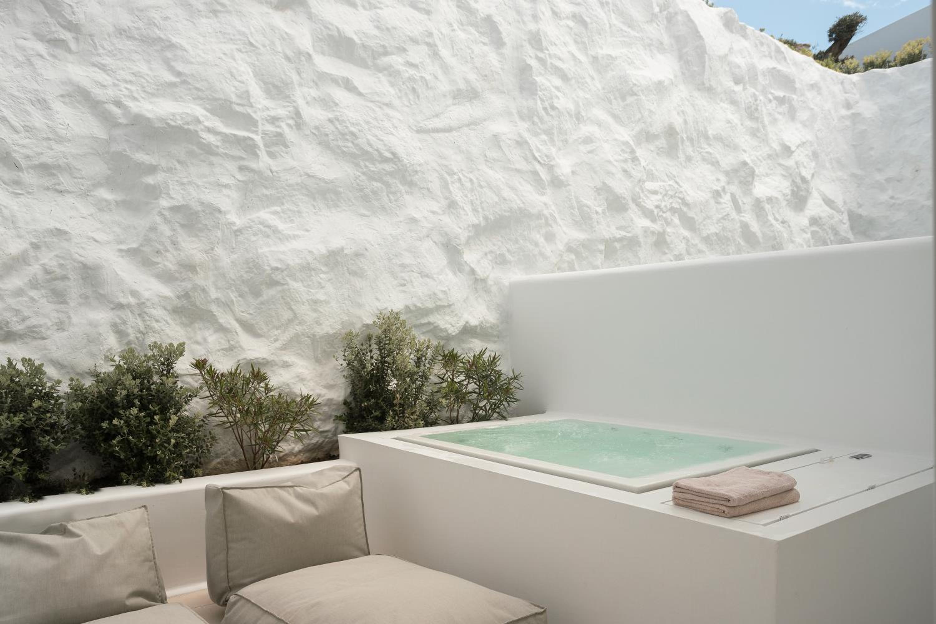 Junior Suite with Outdoor Jetted Tub photo 2