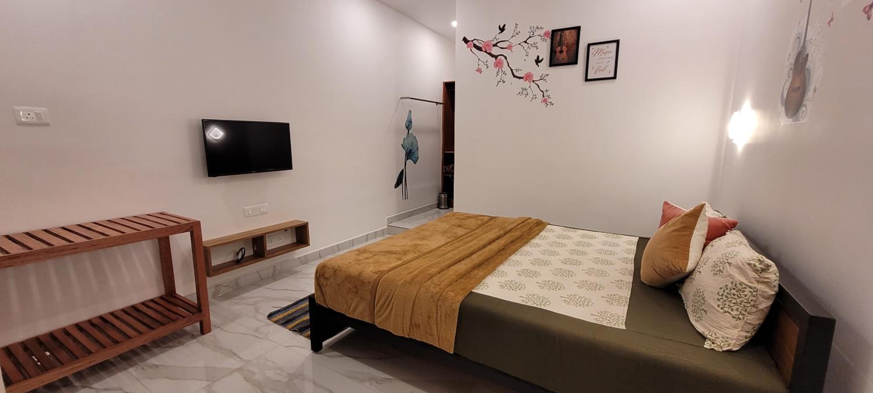 Double Room with Balcony - Photo 5