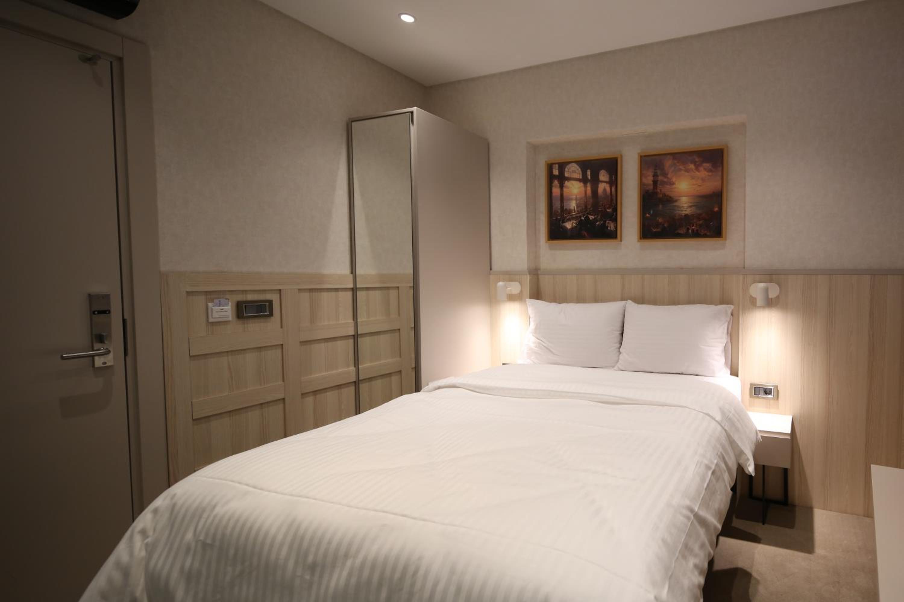 Deluxe Family Suite photo 1