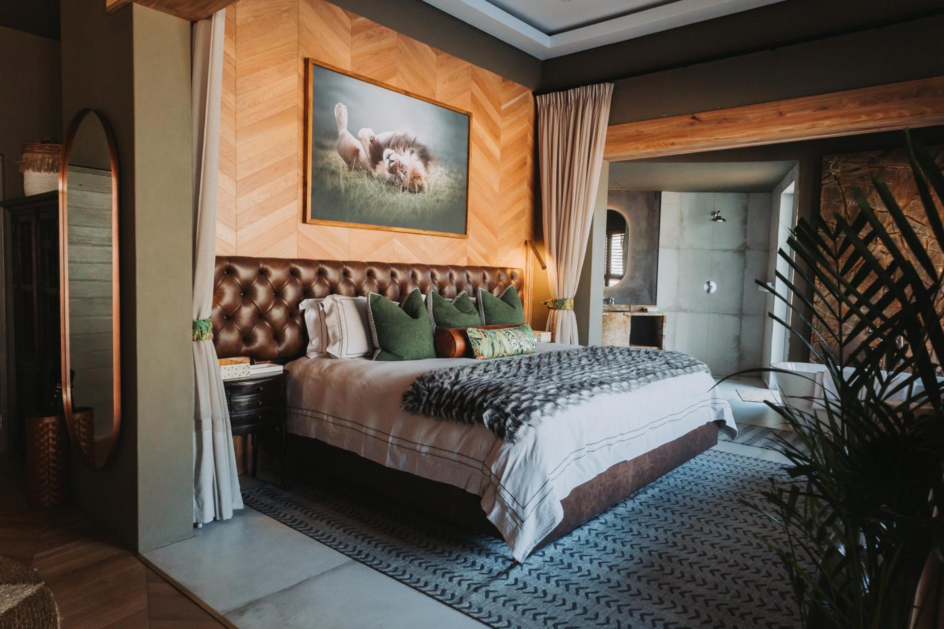 Deluxe Superior Suite