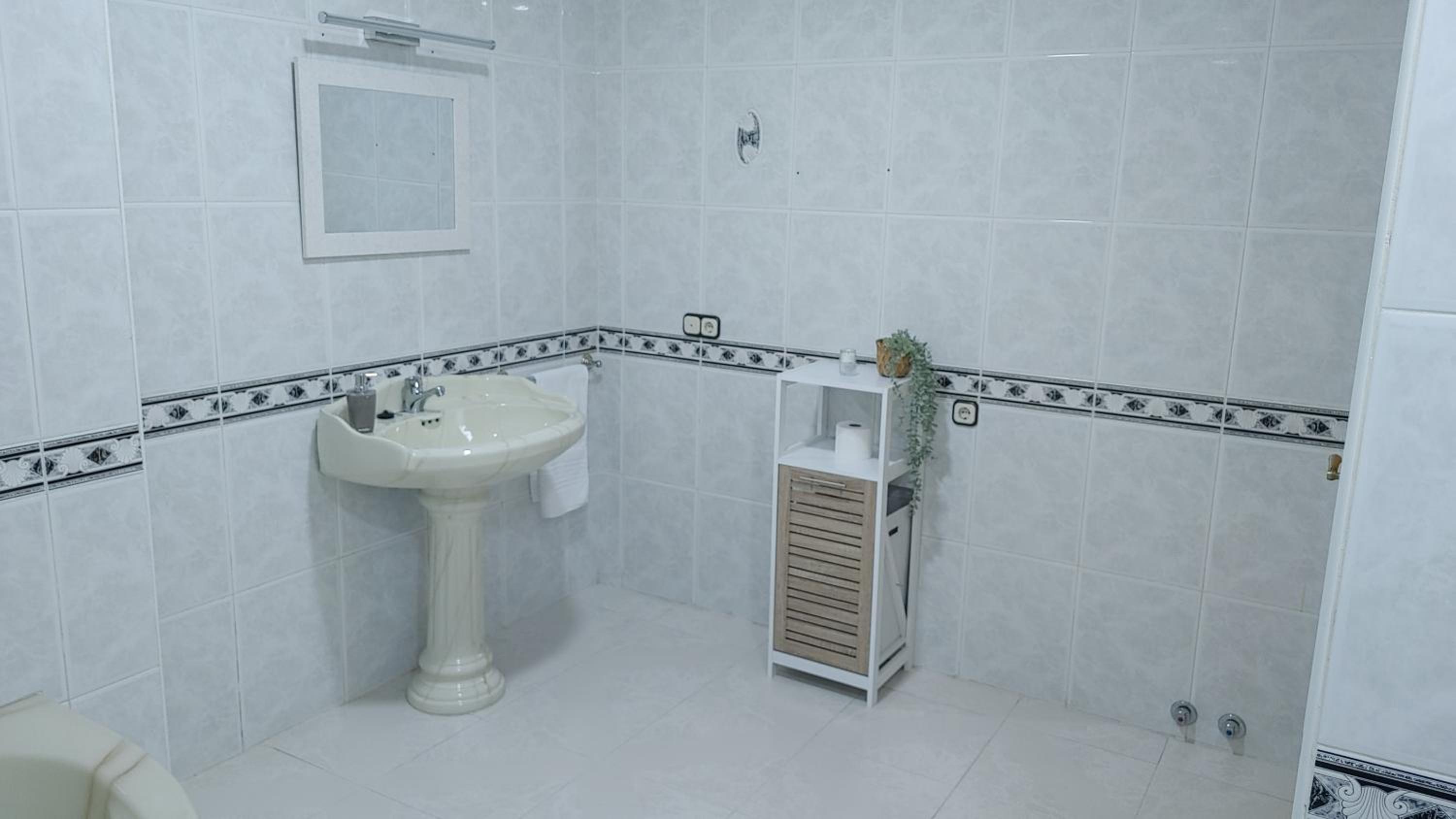 Four-Bedroom House - Photo 21