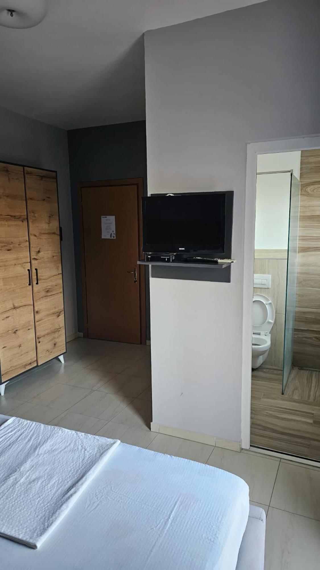 Basic Triple Room photo 3