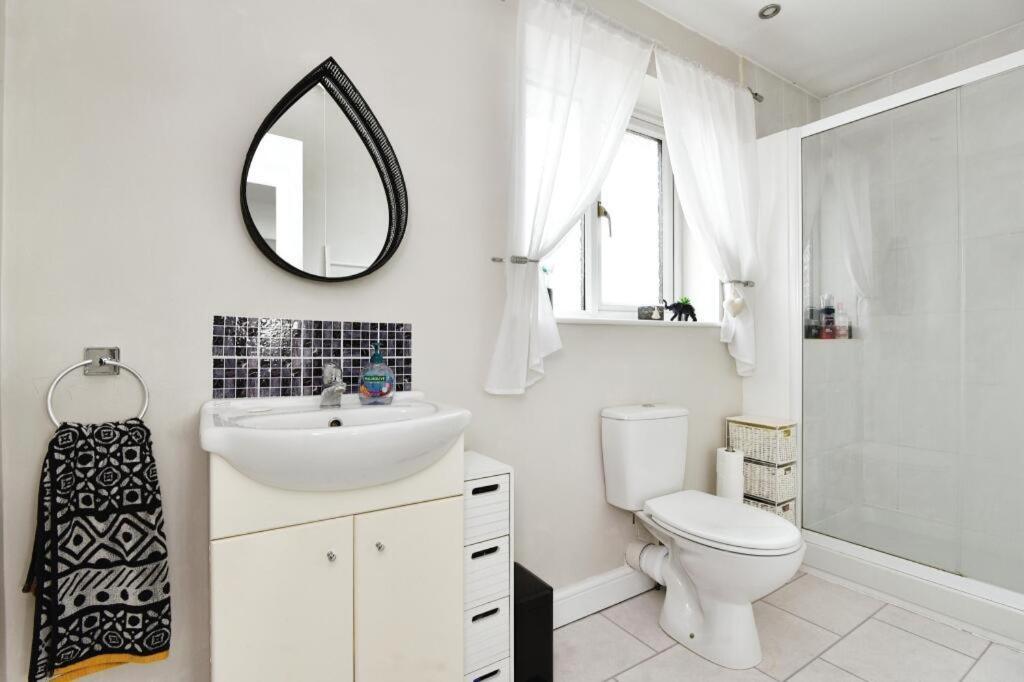 Three-Bedroom House photo 2