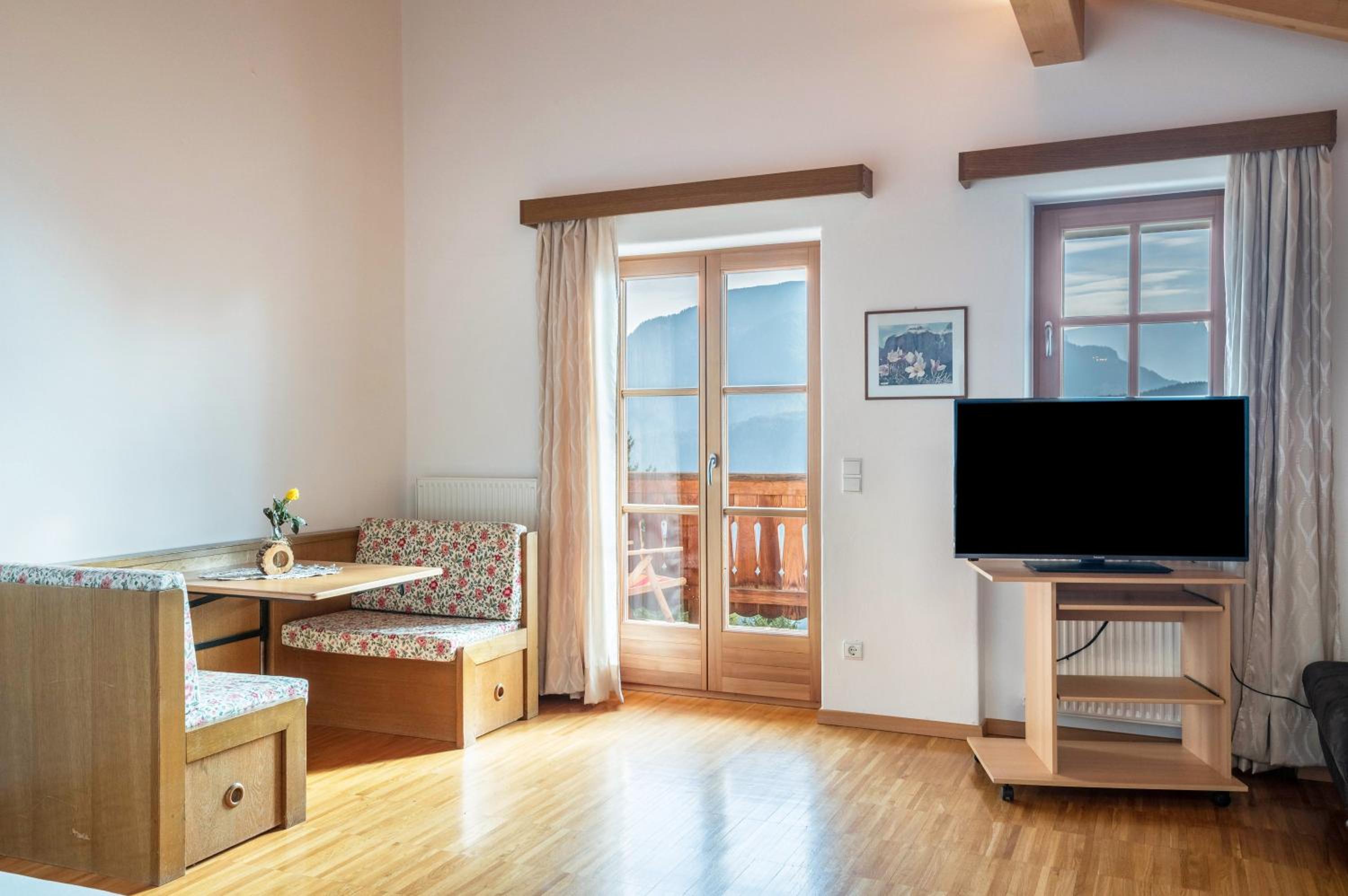 Two-Bedroom Deluxe Apartment with Balcony