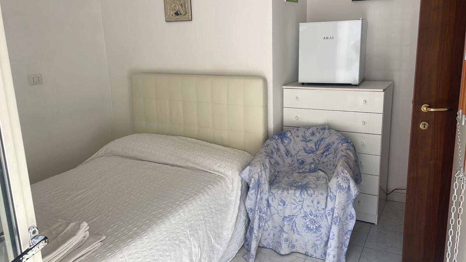 Twin Room with Private Bathroom photo 2