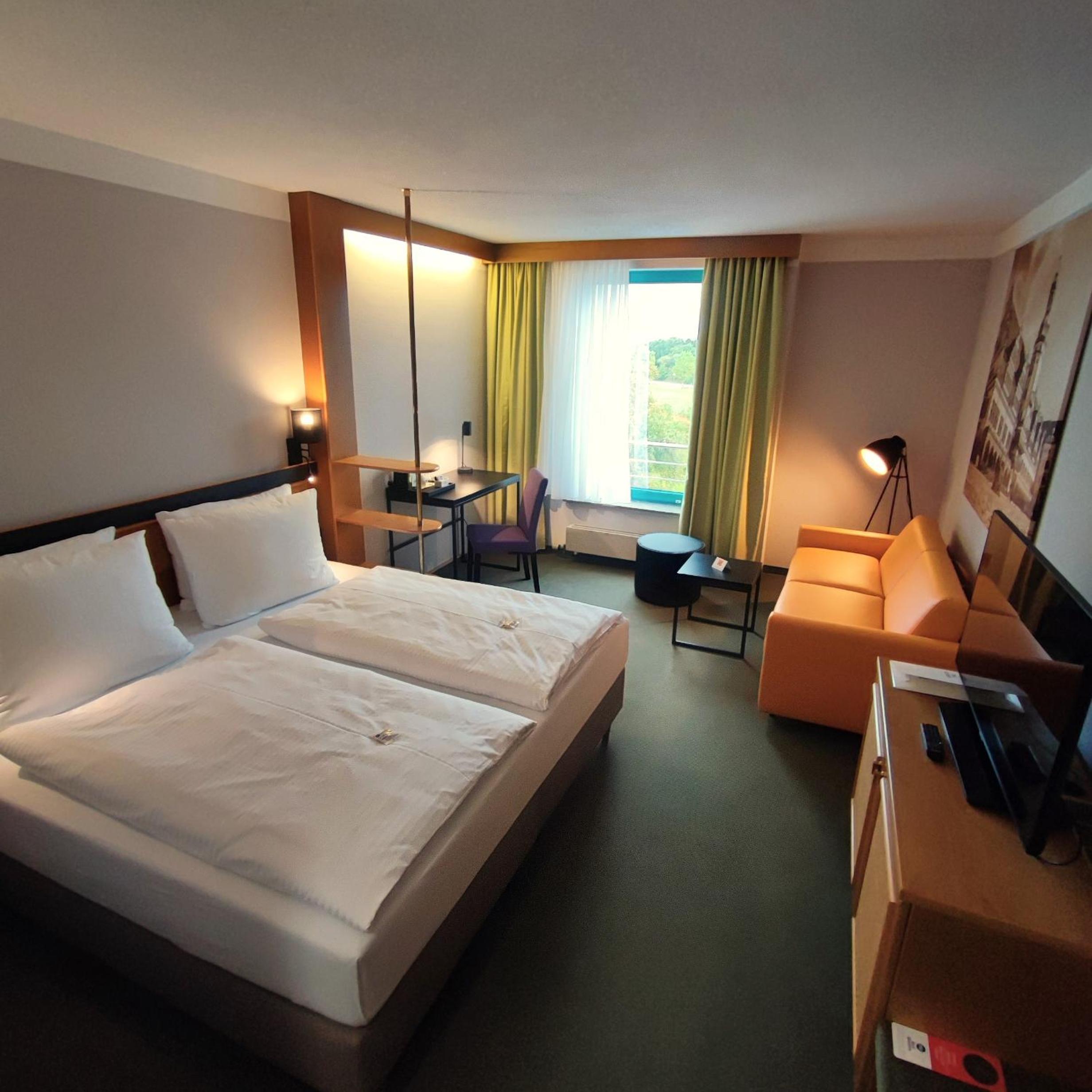 Superior King Room with Sofa Bed - Photo 8