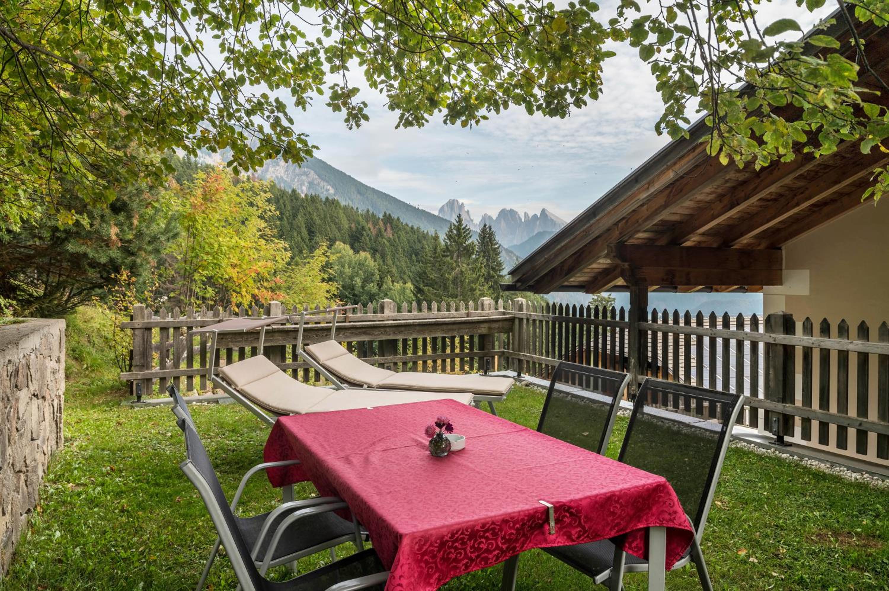 Two-Bedroom Deluxe Apartment with Balcony photo 2