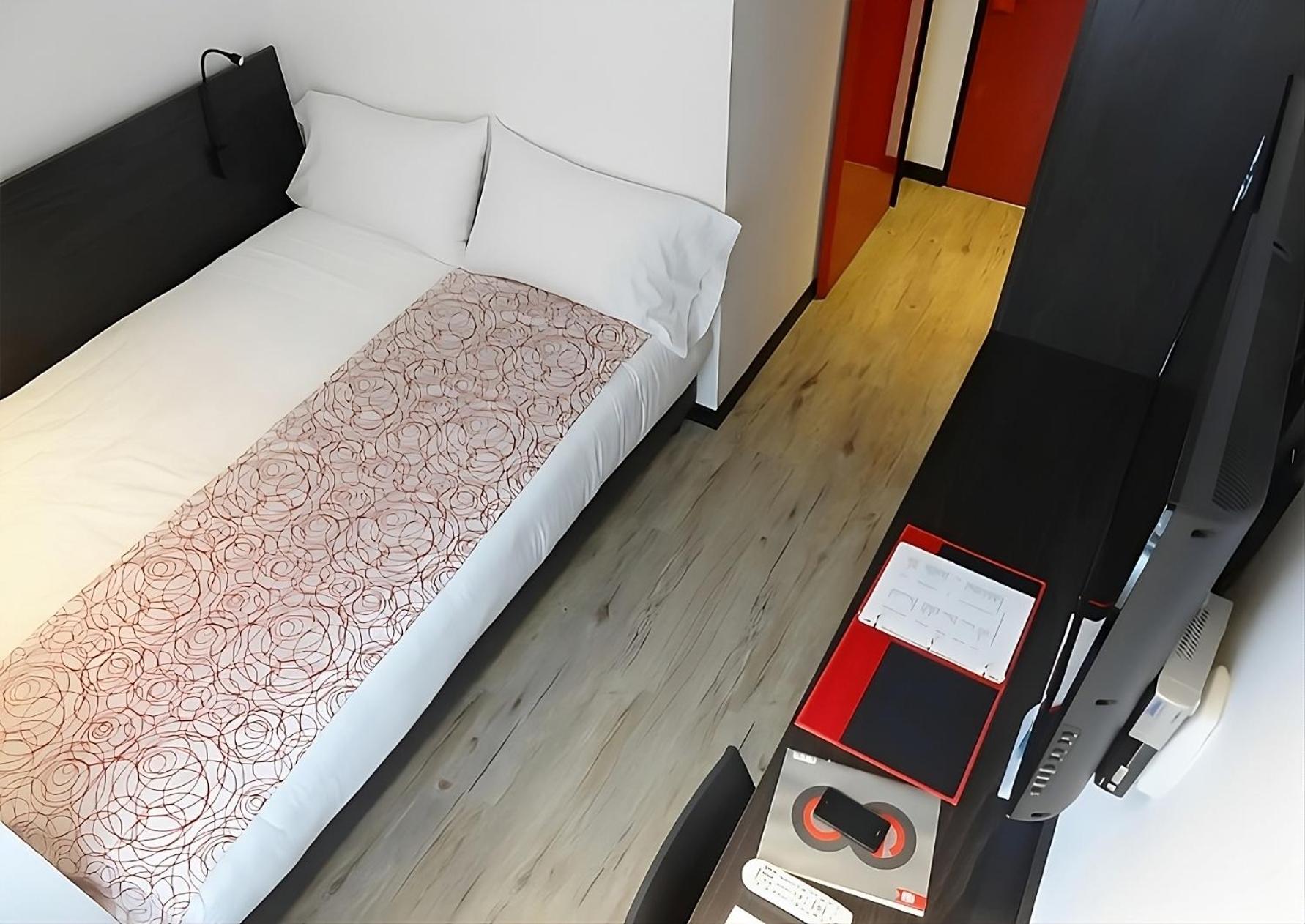 Small Single Room - Photo 3