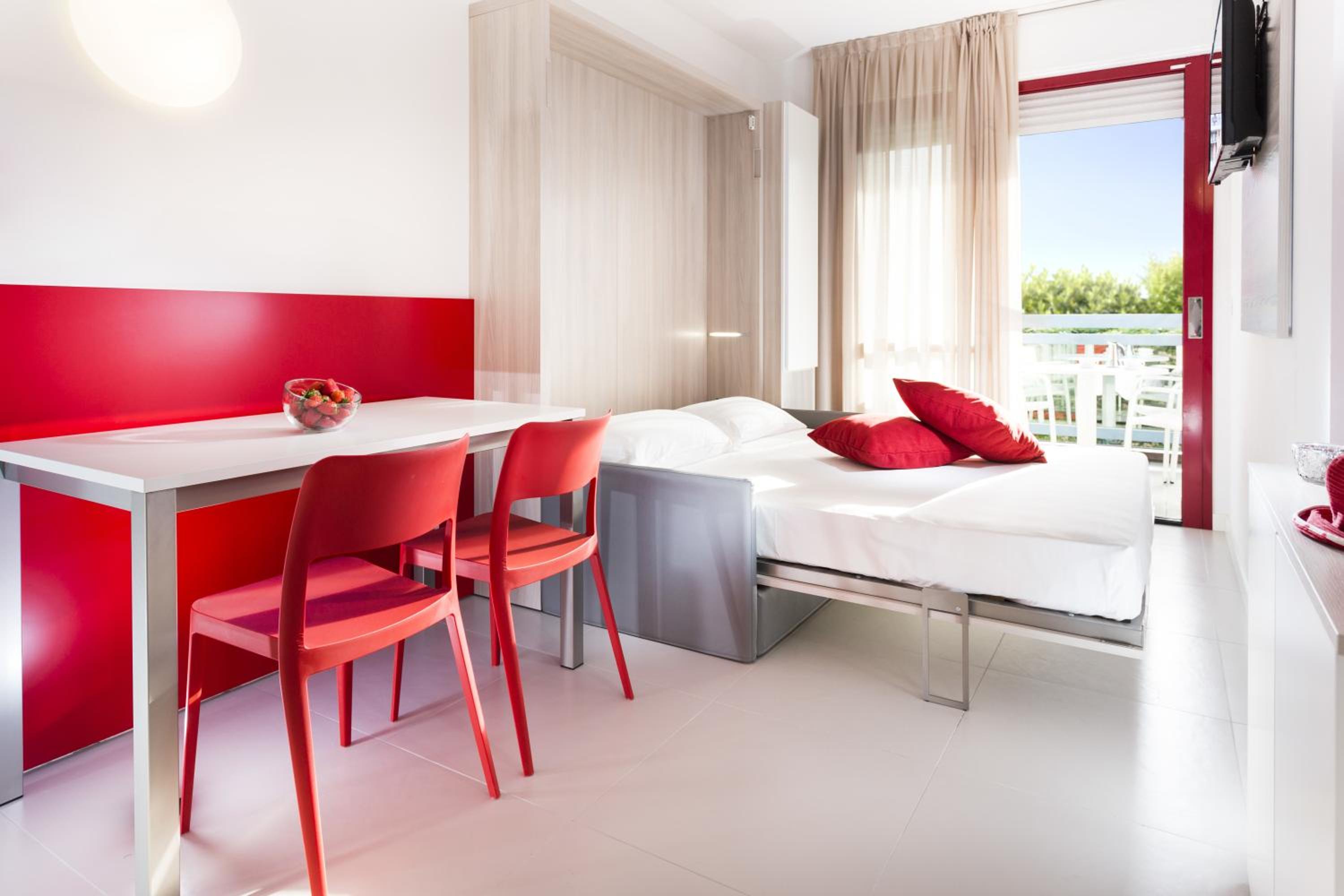 Deluxe One-Bedroom Apartment (4 Adults)