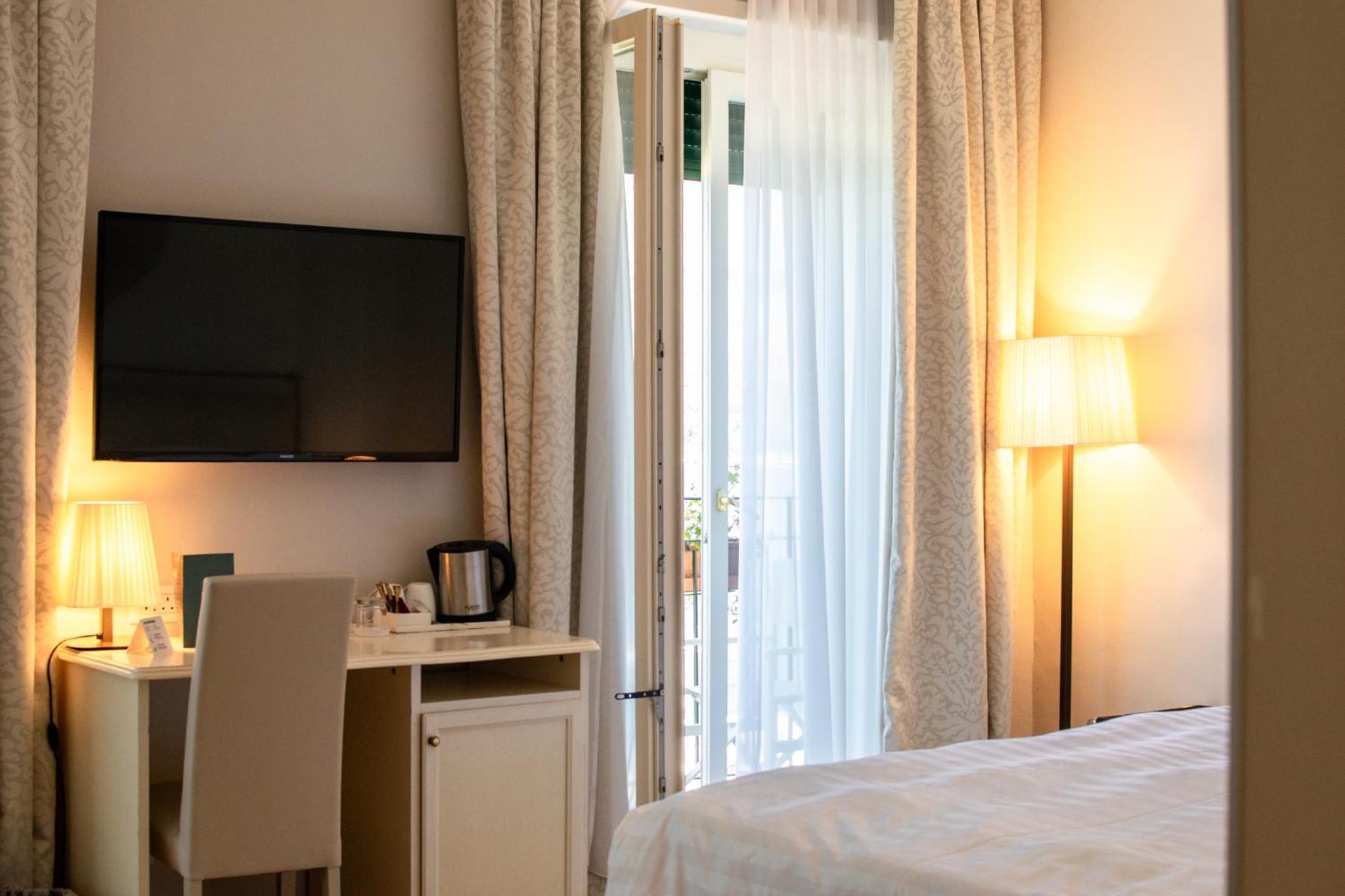 Deluxe Doppel- oder Zweibettzimmer mit Seeblick