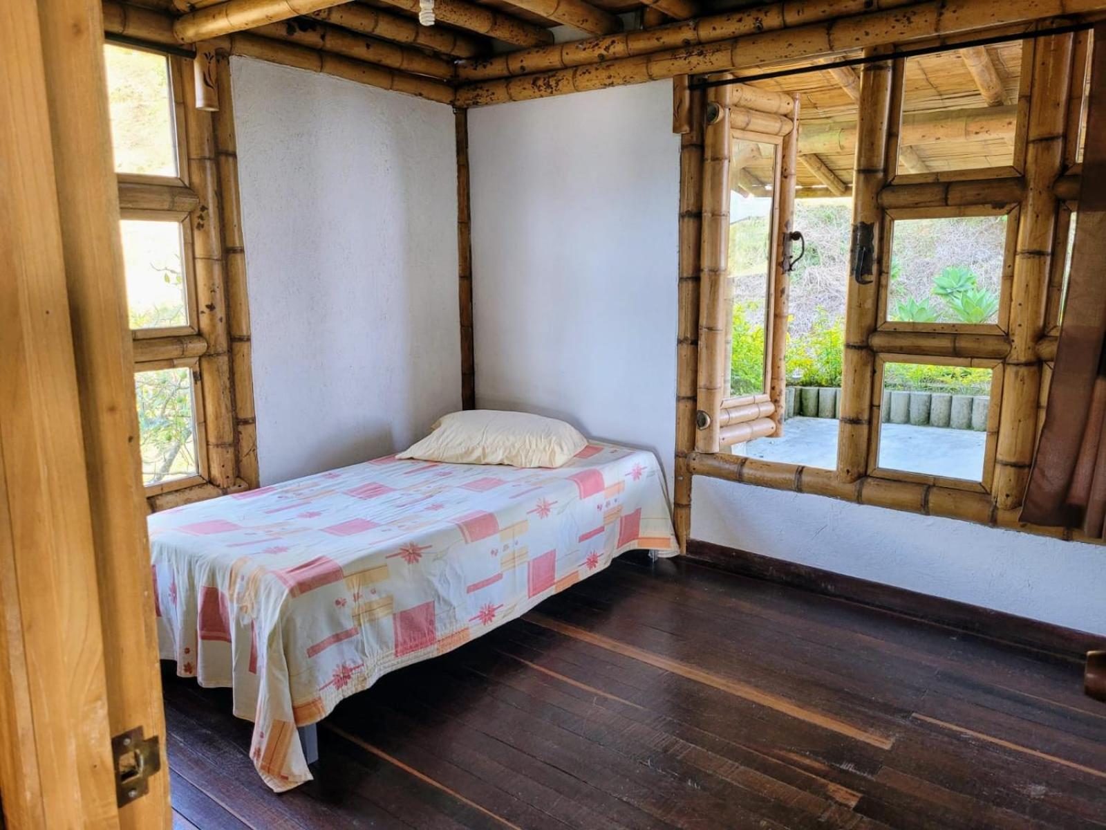 Six-Bedroom House photo 1