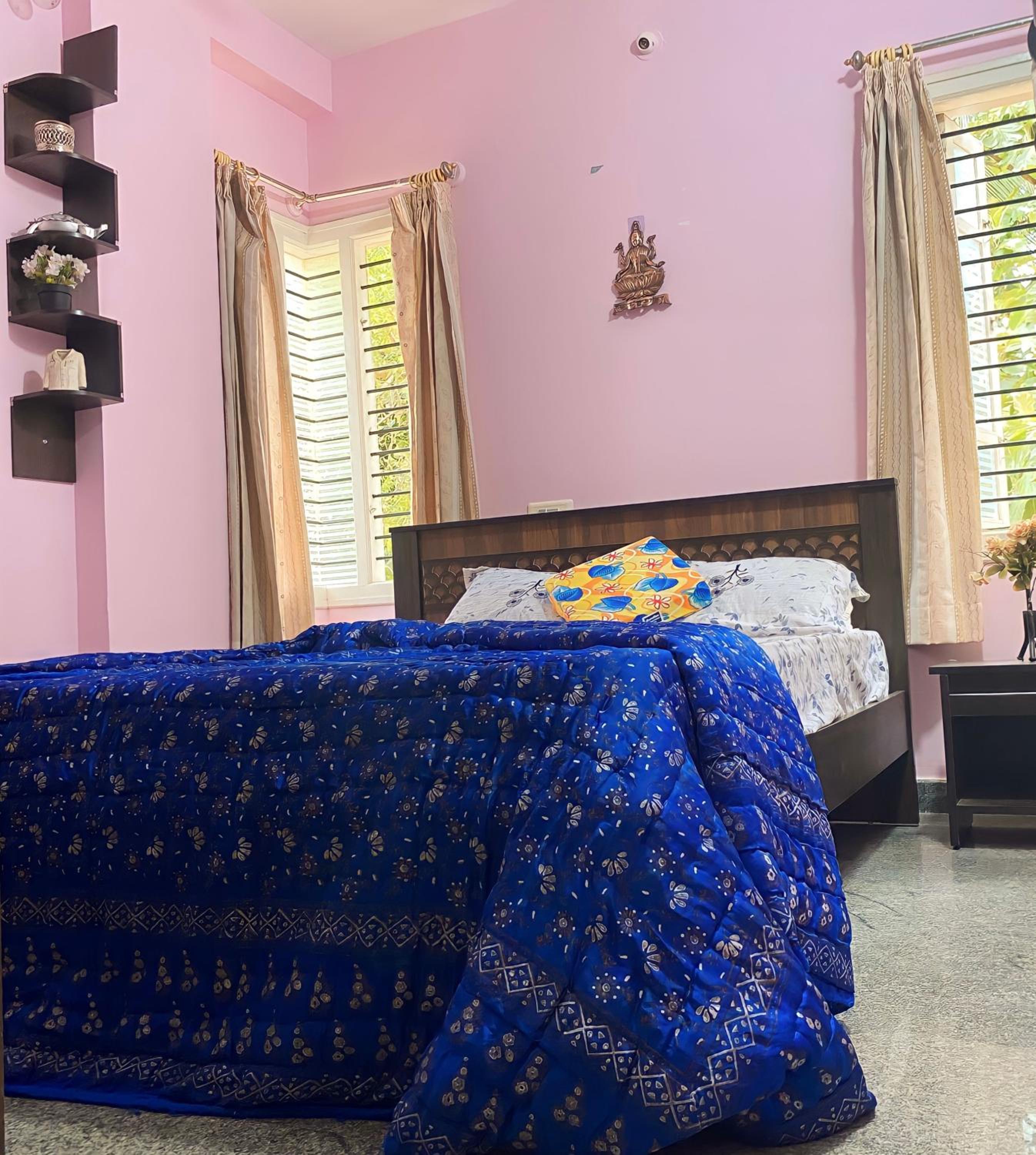 Double or Twin Room with Shared Bathroom photo 2