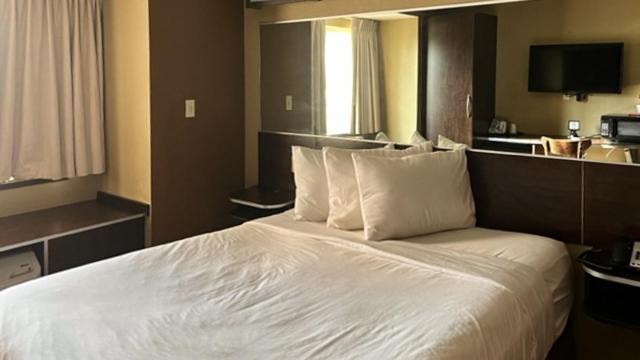 Queen Room - Disability Access - Non-Smoking - Photo 12