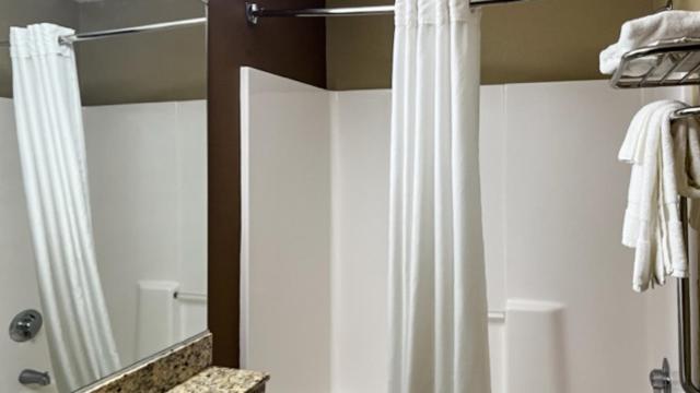 Queen Room - Disability Access - Non-Smoking - Photo 11