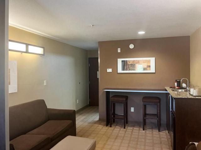 Queen Room - Disability Access - Non-Smoking - Photo 8