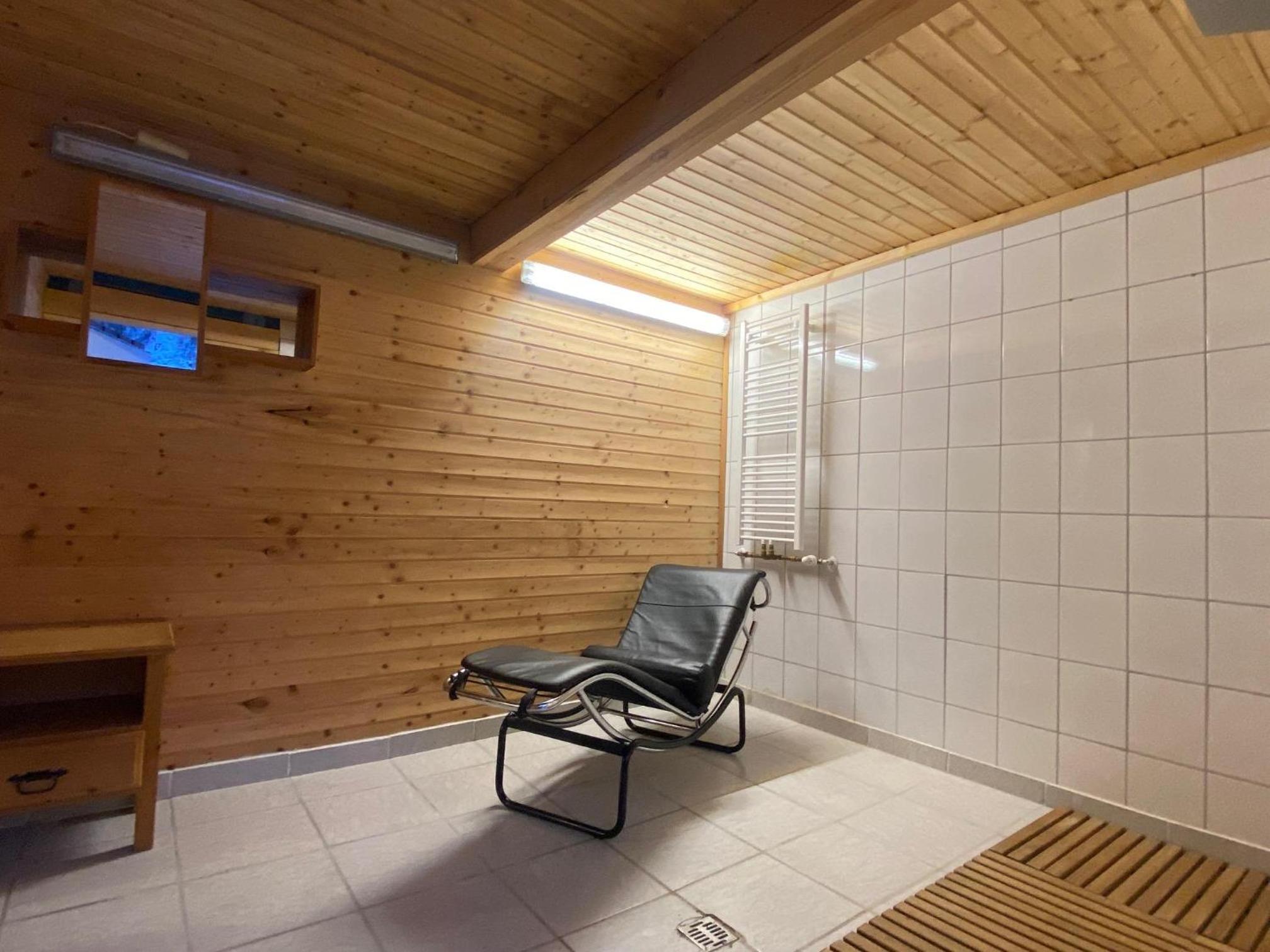 Apartment with Shower photo 3