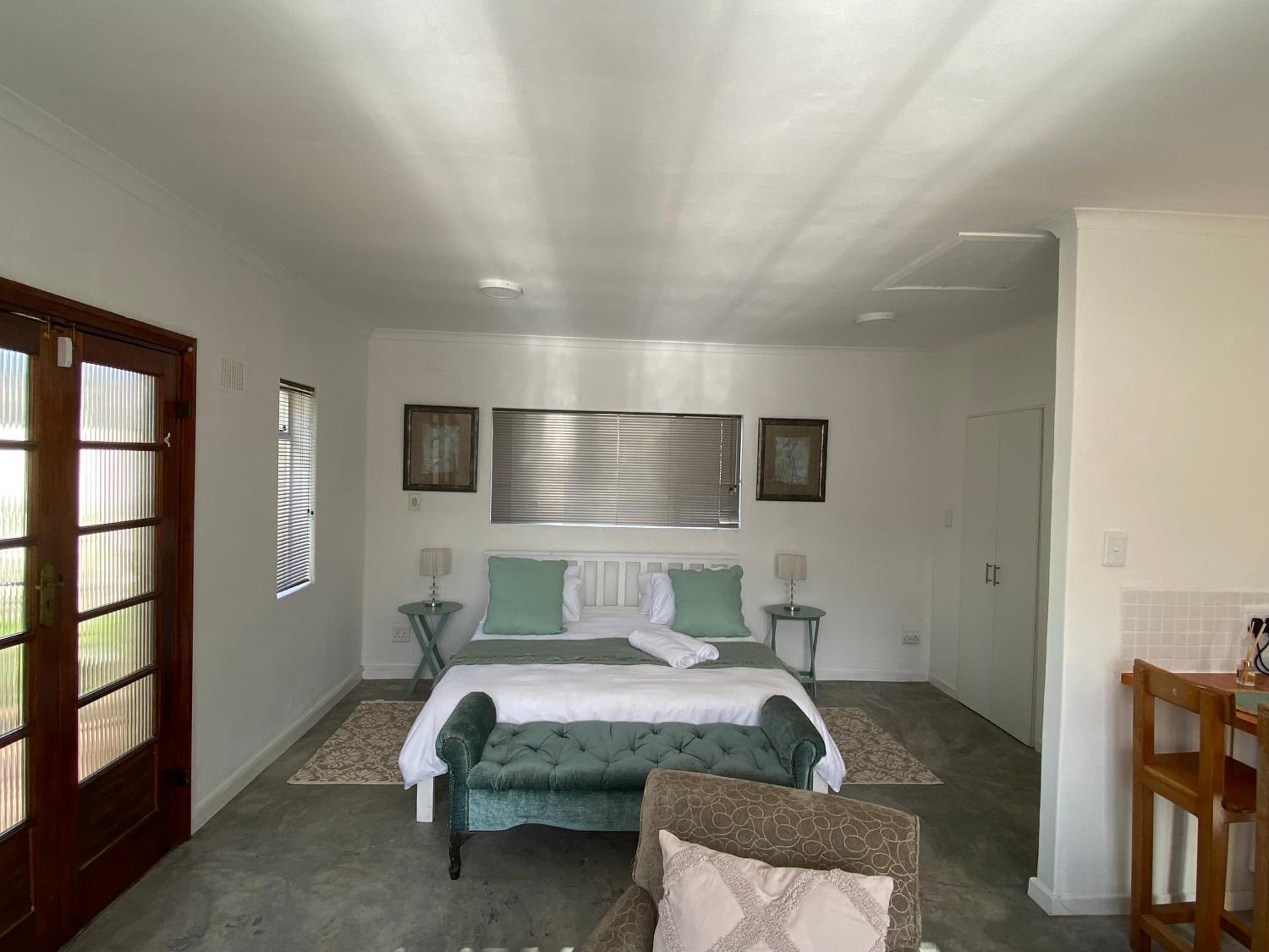 One-Bedroom Apartment photo 2