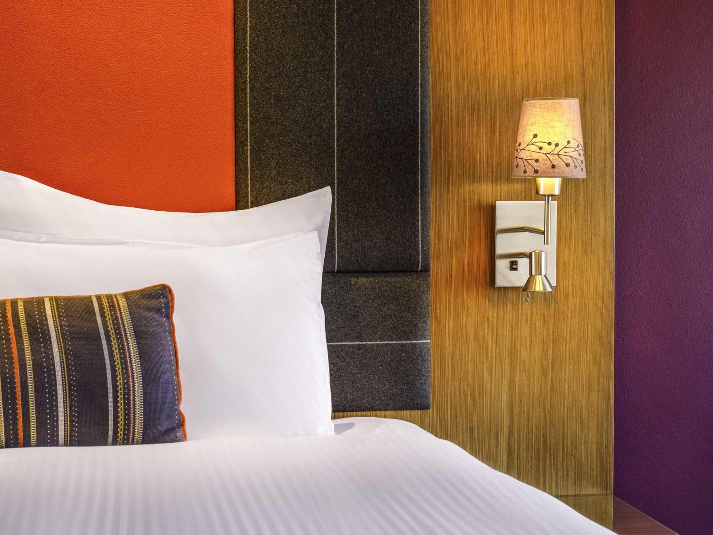 Superior King Room with Hyde Park View thumbnail 5